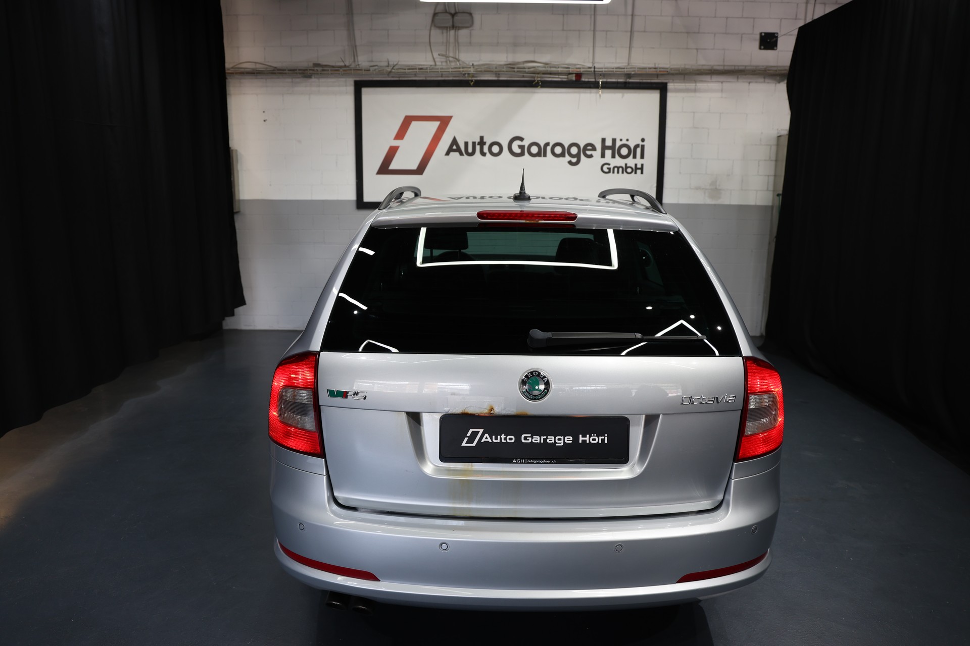 SKODA Octavia Combi 2.0 TSI RS-image-8