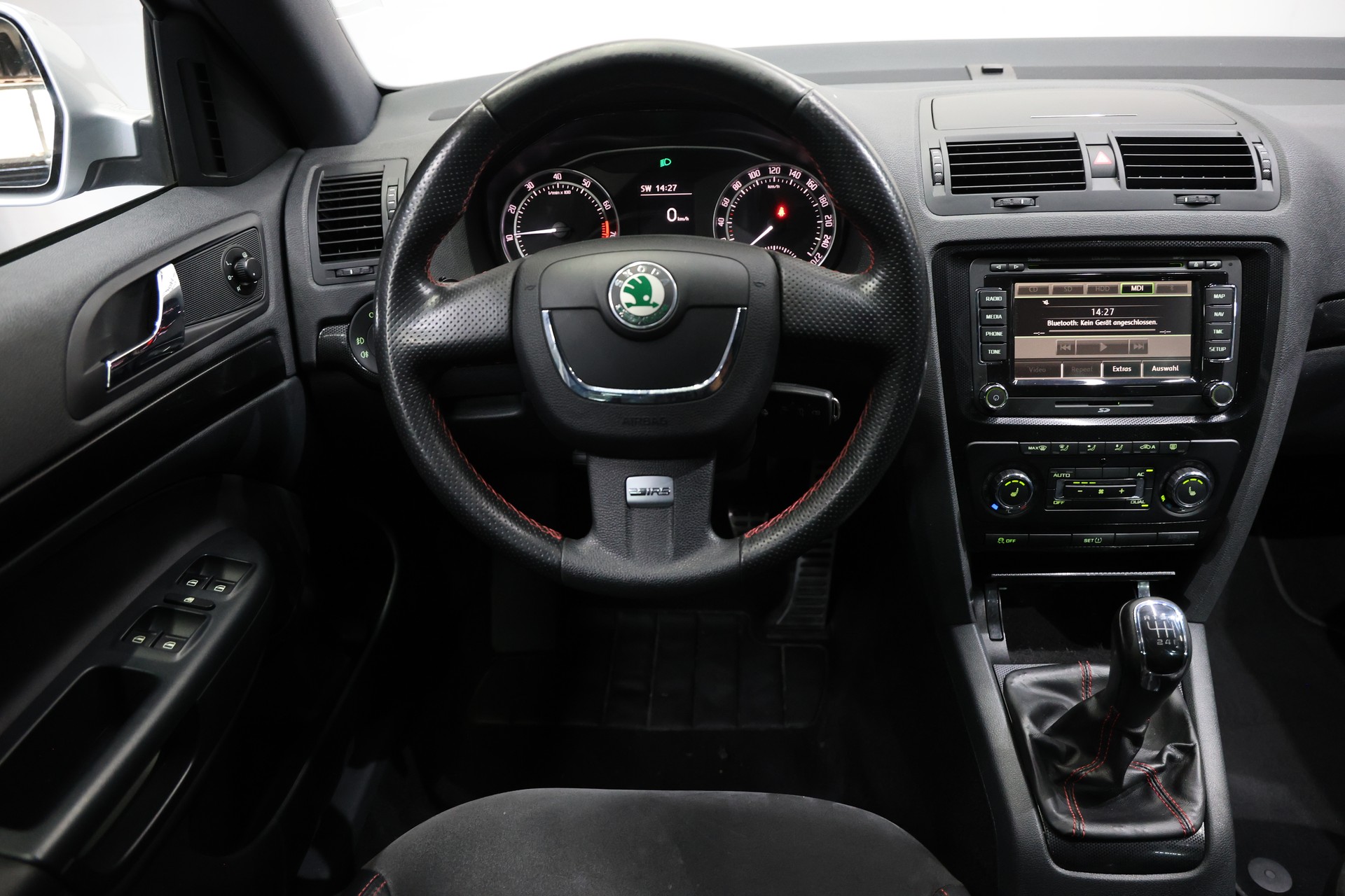 SKODA Octavia Combi 2.0 TSI RS-image-11