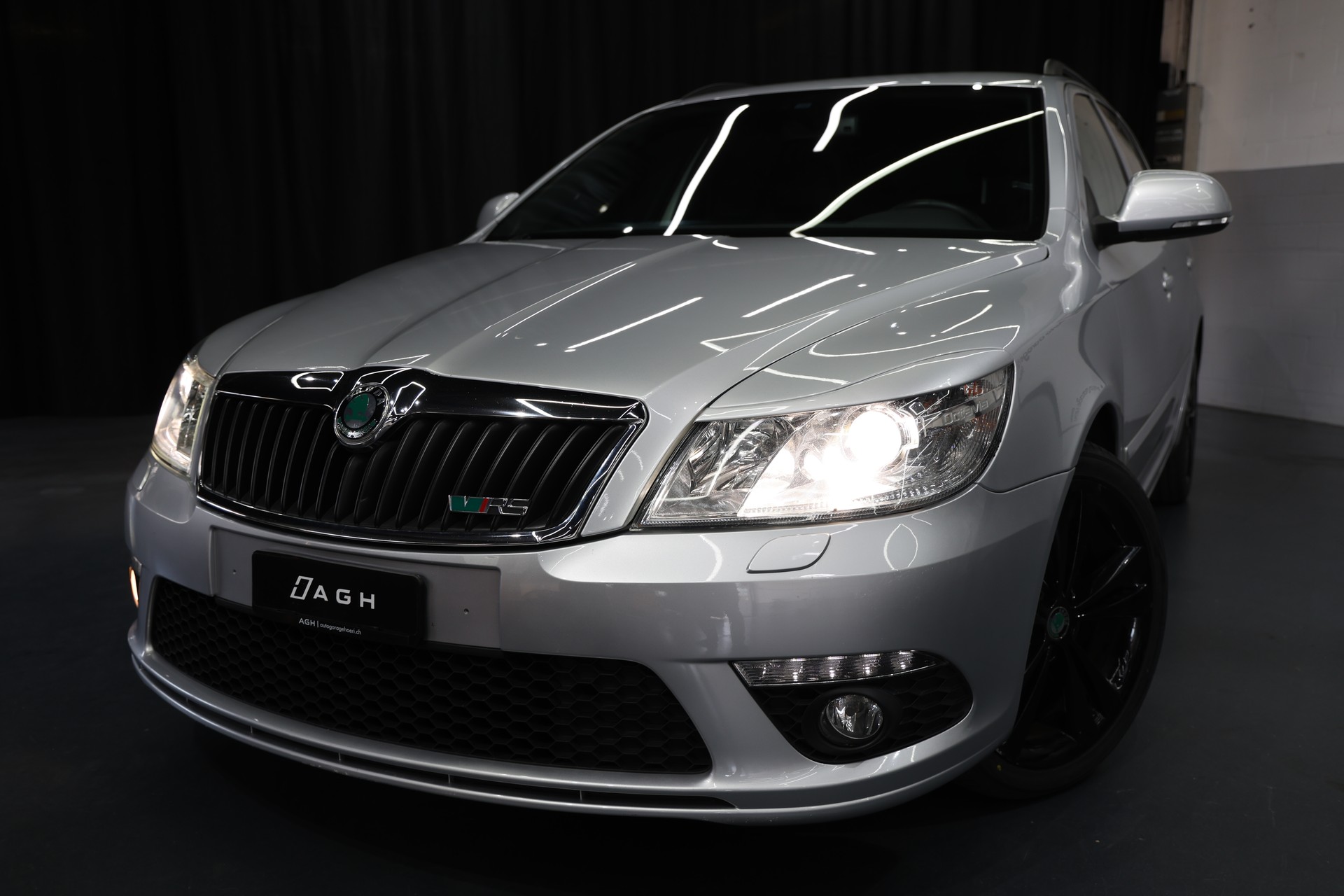 SKODA Octavia Combi 2.0 TSI RS-image-13