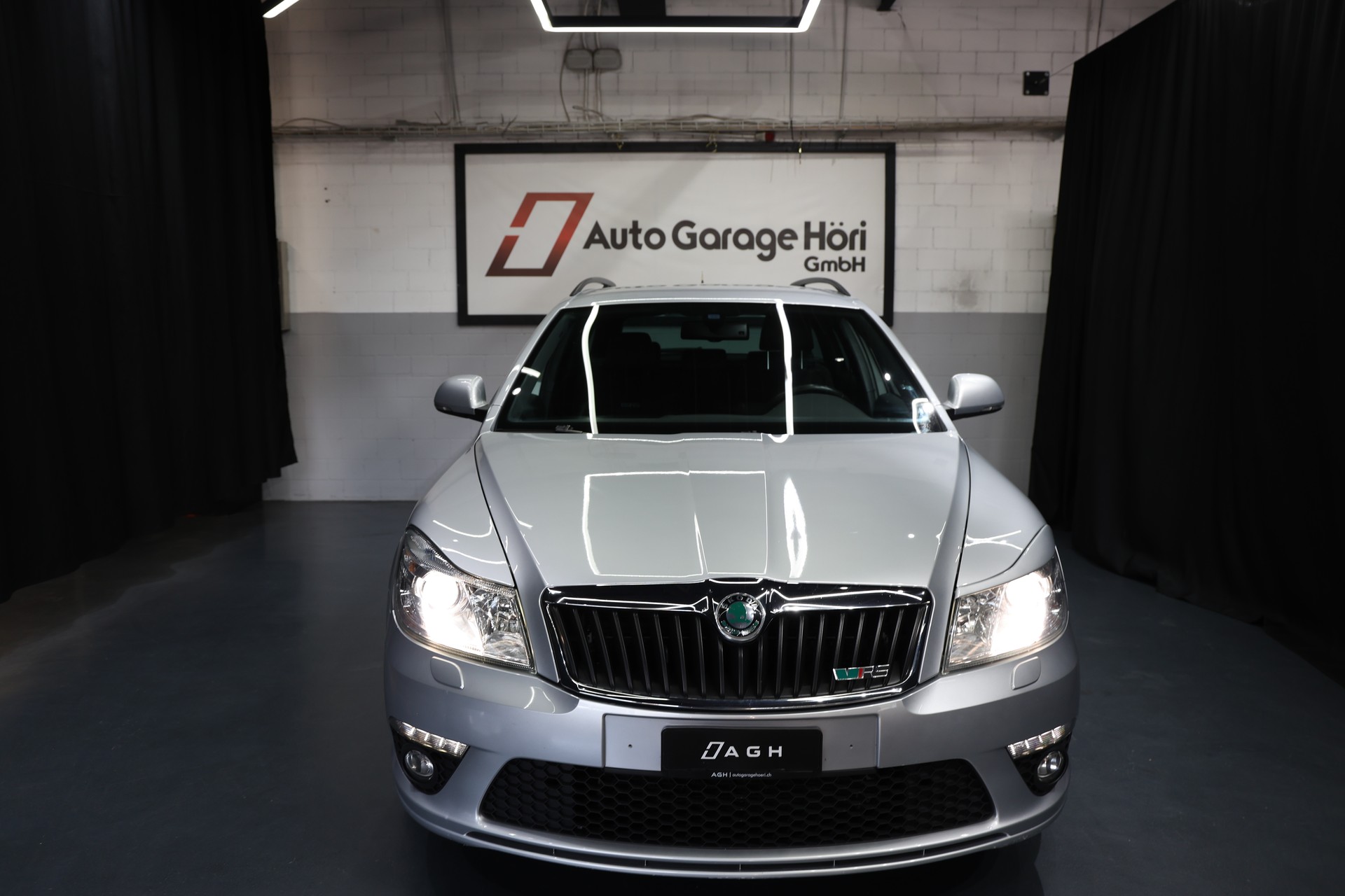SKODA Octavia Combi 2.0 TSI RS-image-16