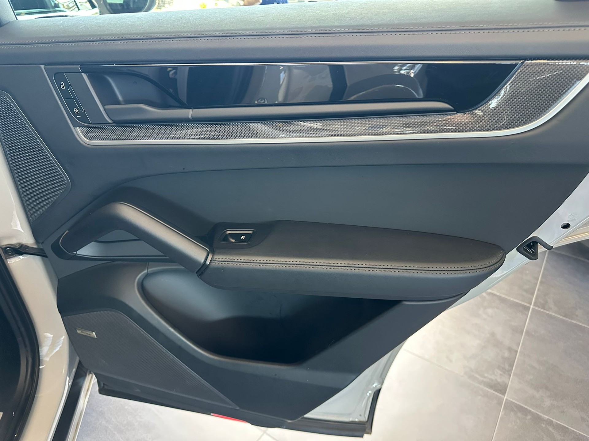 PORSCHE Cayenne S Coupé E-Hybrid Tiptronic-image-25