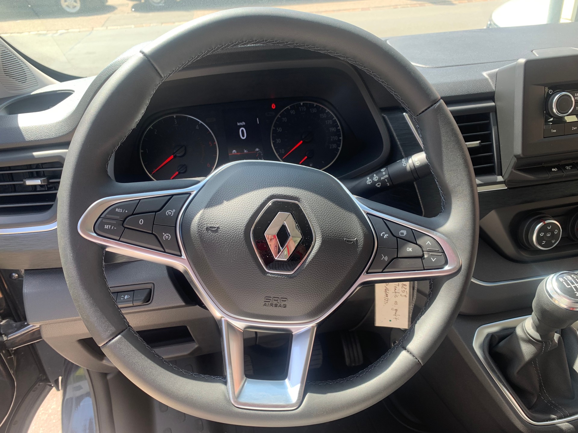RENAULT Trafic Blue dCi 150 Grand Pasagier Techno-image-9