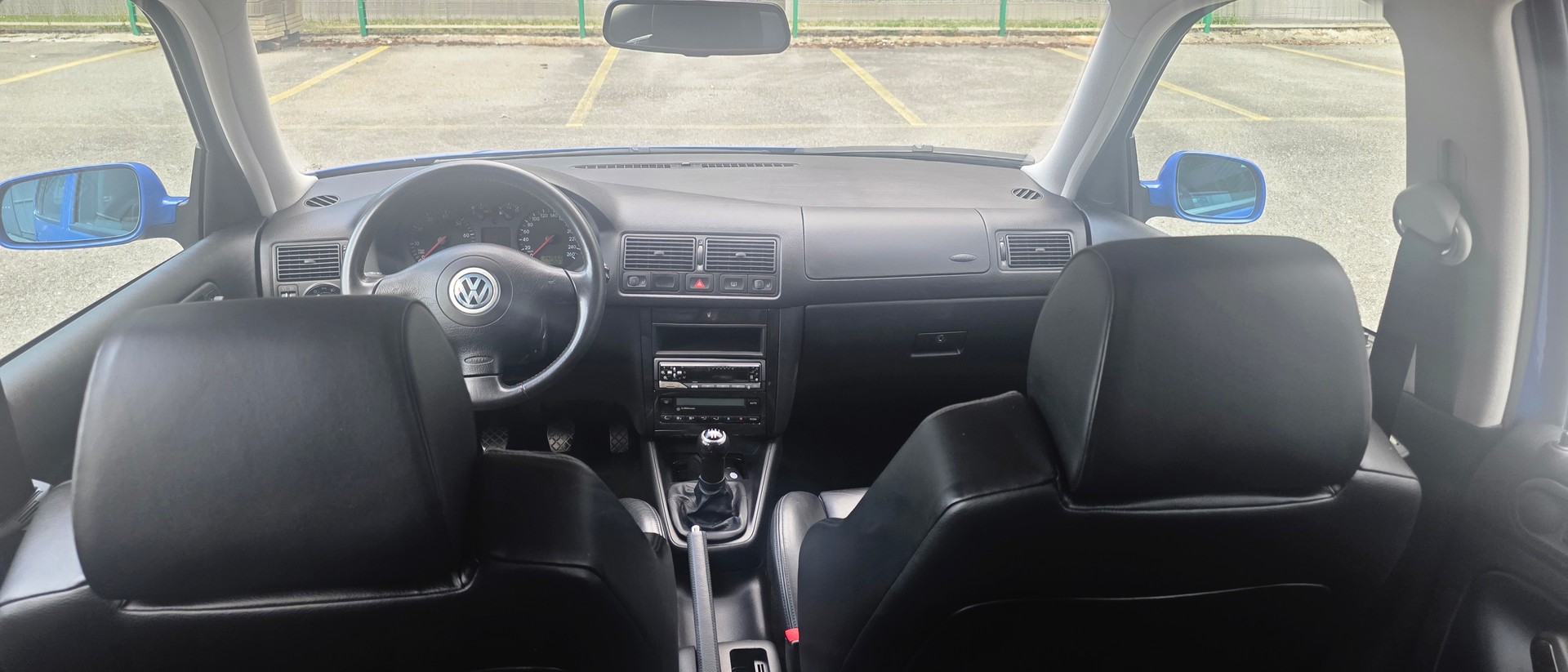 VW Golf 1.8 T GTI-image-11
