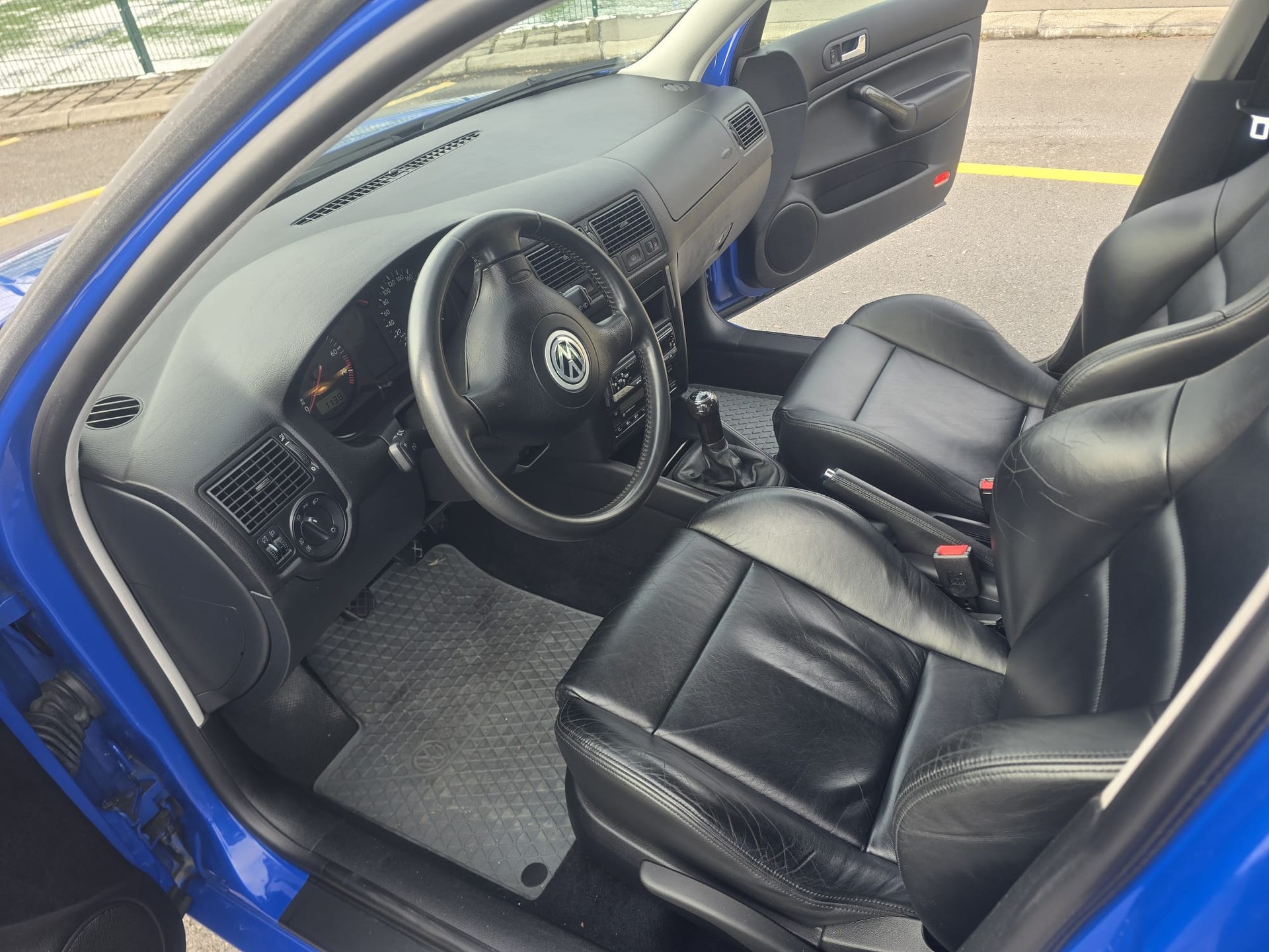 VW Golf 1.8 T GTI-image-9