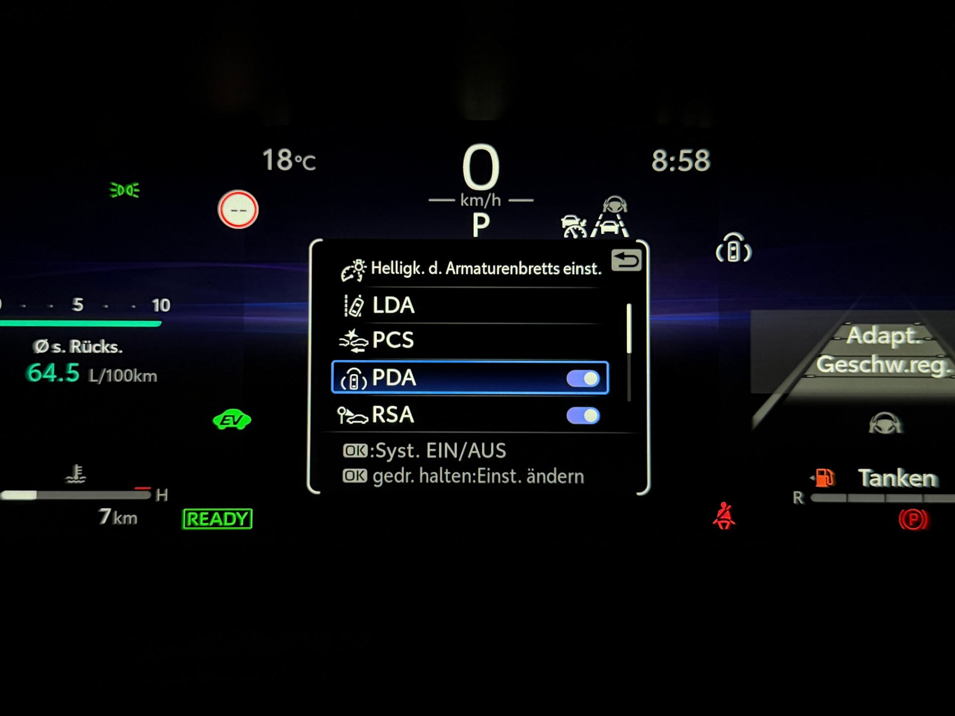 TOYOTA Corolla Cross 1.8 Comfort e-CVT-image-30