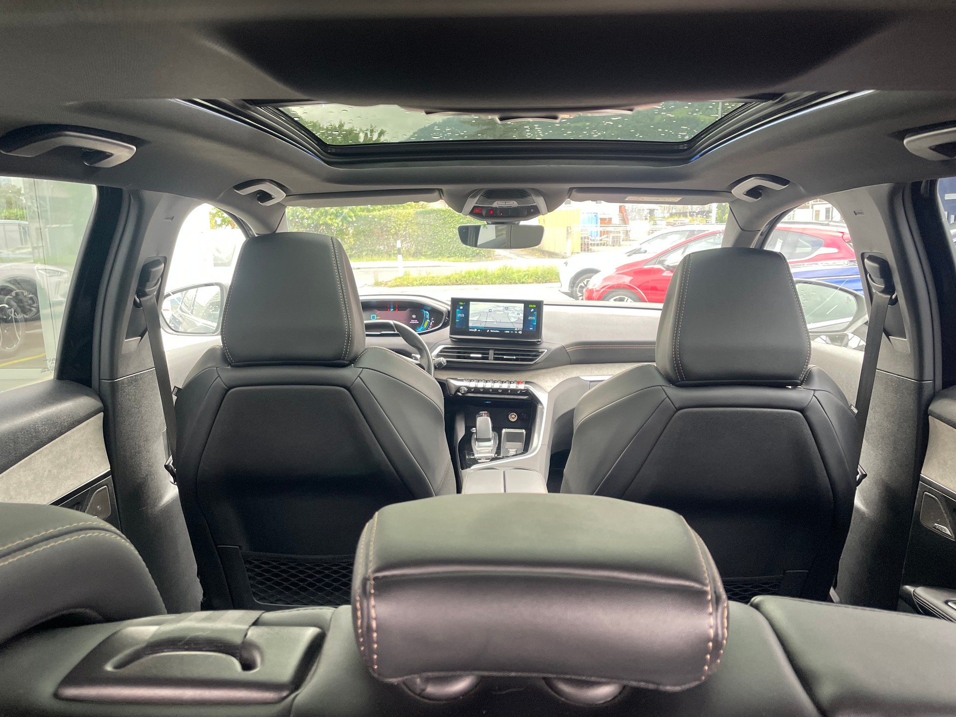 PEUGEOT 3008 300e Hybrid4 GT Pack EAT8-image-4