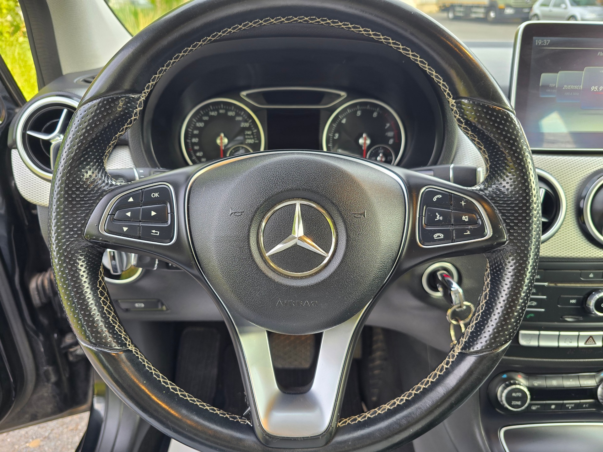 MERCEDES-BENZ B 220 Style 4Matic 7G-DCT-image-16