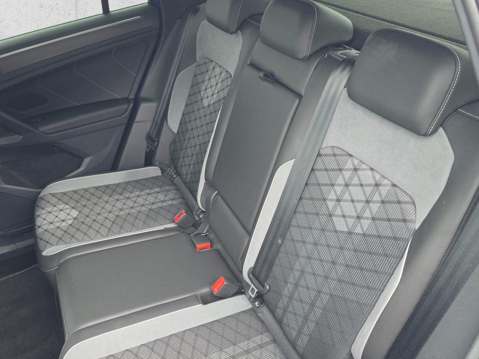 VW Tiguan 2.0TSI R-Line 4Motion DSG-image-12