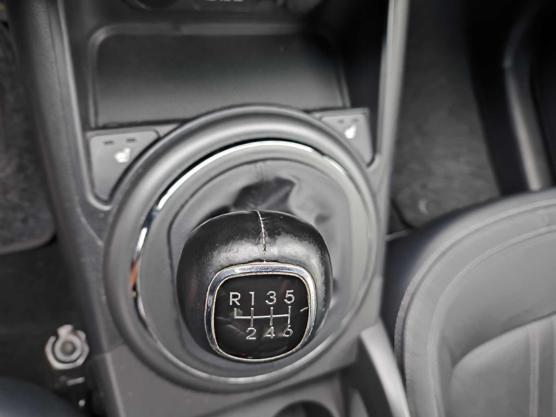 KIA Sportage 2.0 CRDi Style 4WD-image-7