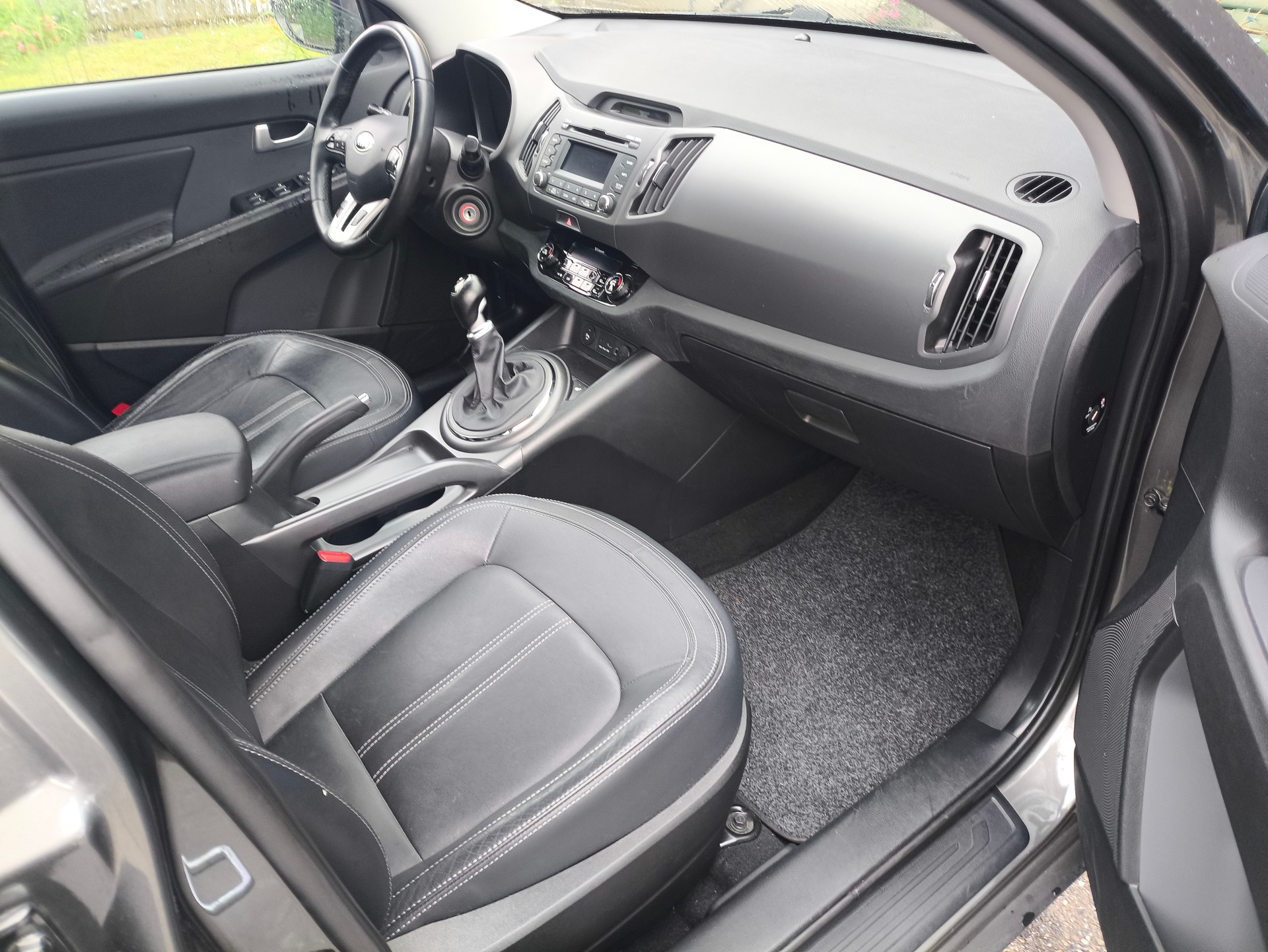 KIA Sportage 2.0 CRDi Style 4WD-image-13