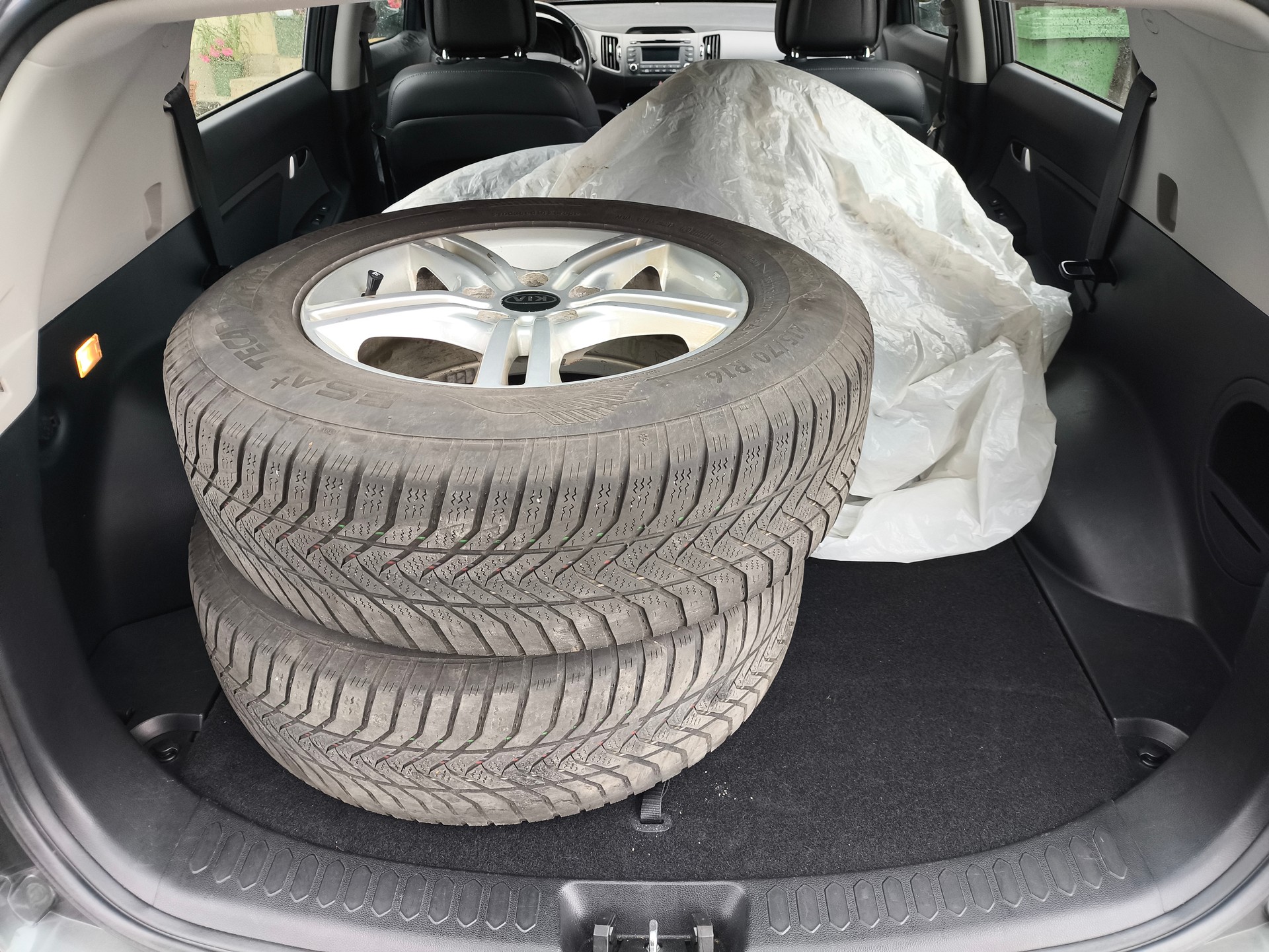 KIA Sportage 2.0 CRDi Style 4WD-image-12