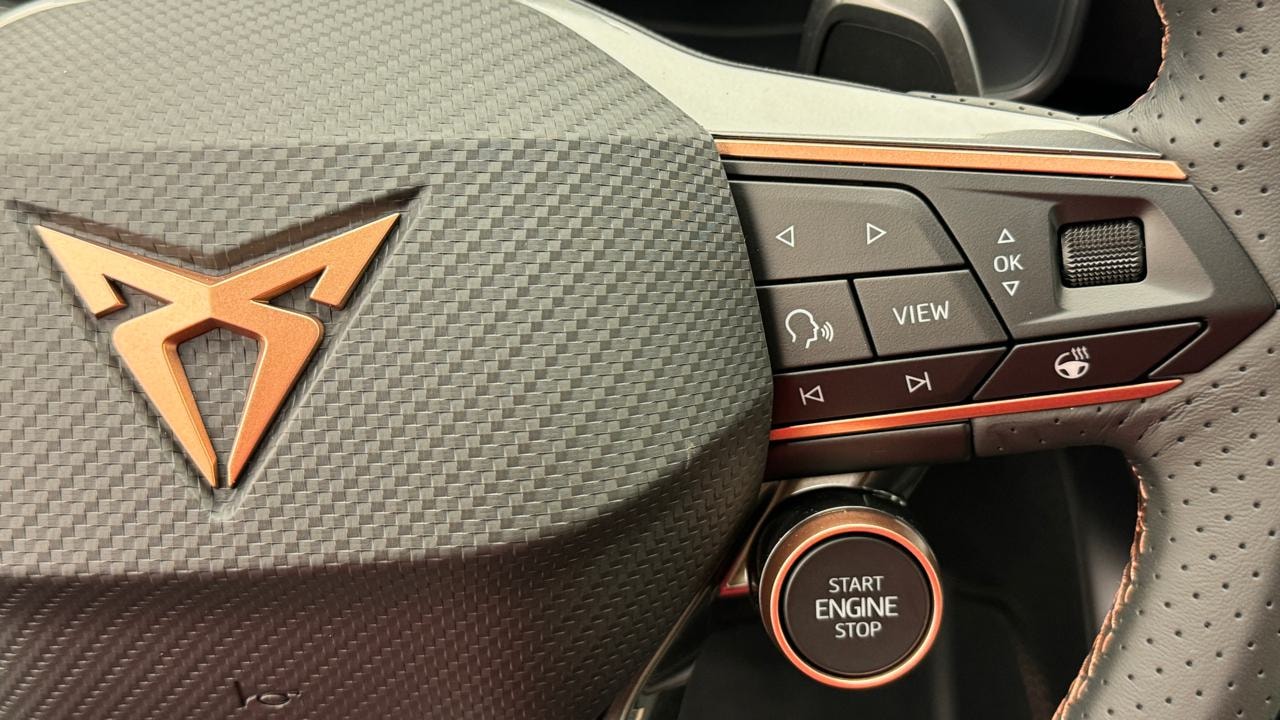 CUPRA LEON ST 1.5 e-HYBRID pHEV VZ Black Edition-image-9