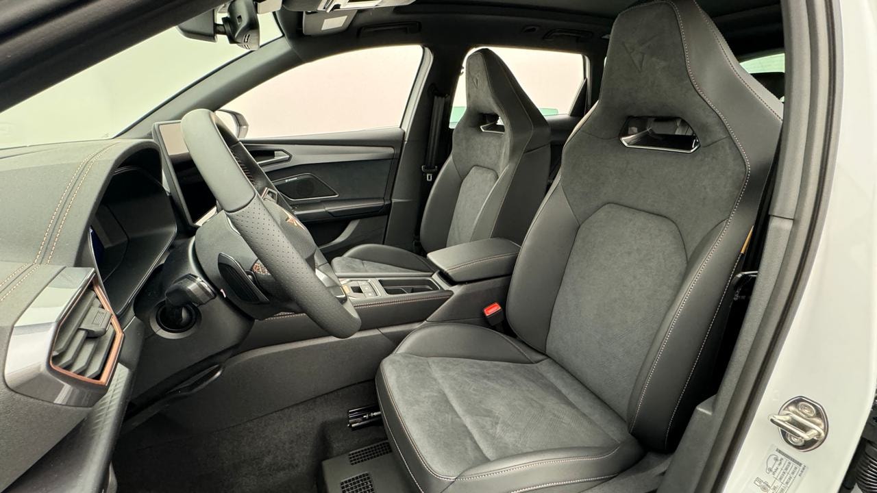 CUPRA LEON ST 1.5 e-HYBRID pHEV VZ Black Edition-image-4