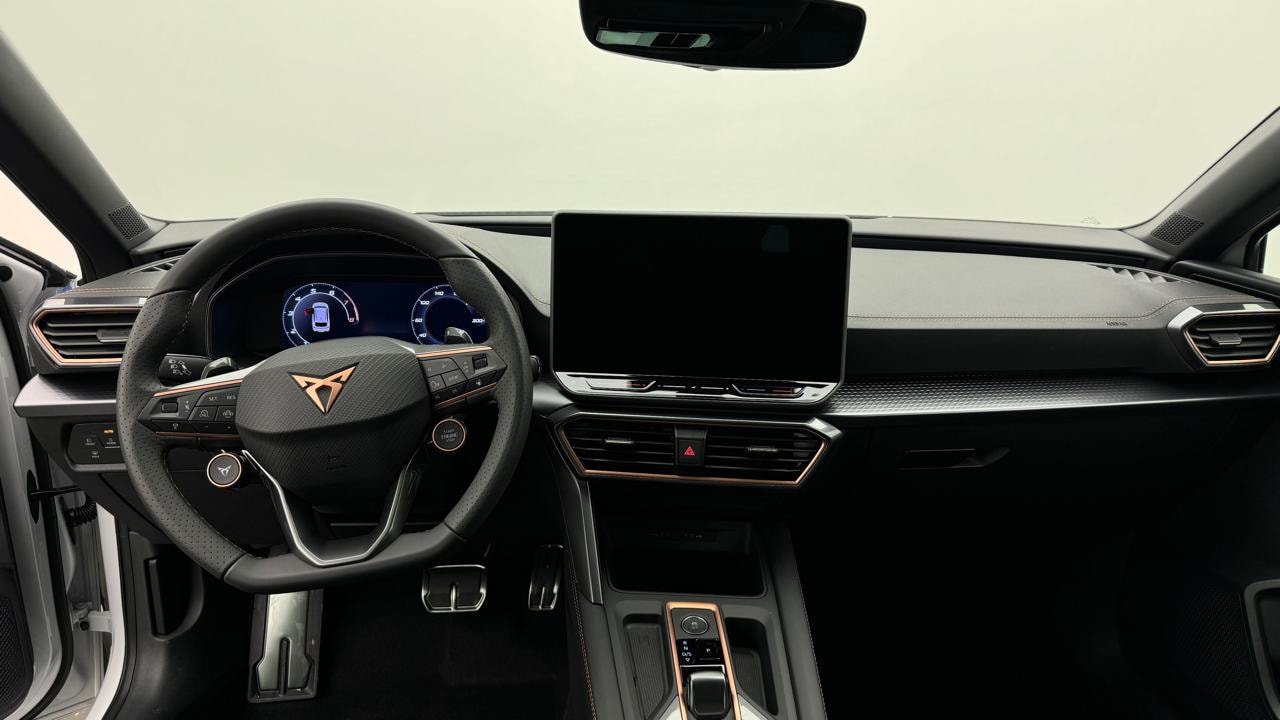 CUPRA LEON ST 1.5 e-HYBRID pHEV VZ Black Edition-image-5