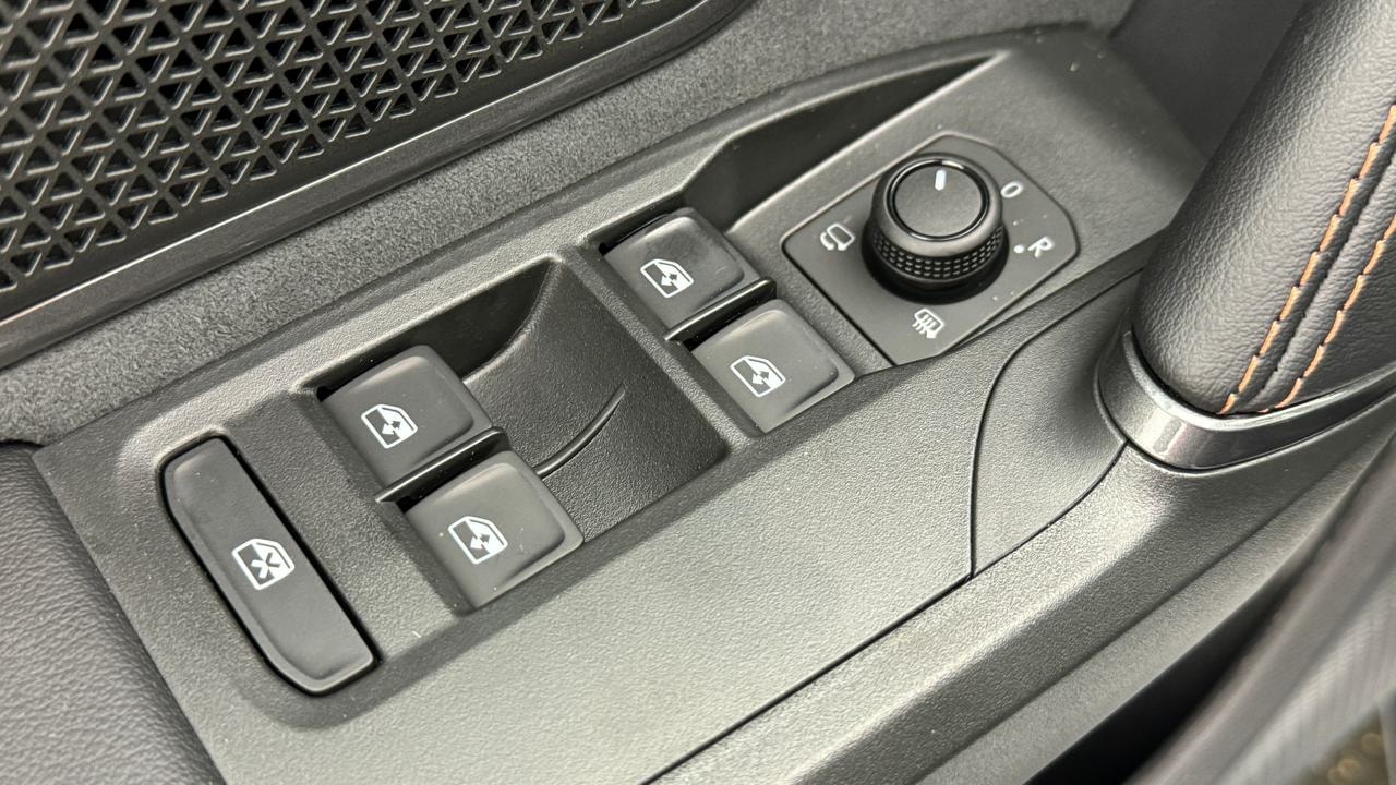 CUPRA LEON ST 1.5 e-HYBRID pHEV VZ Black Edition-image-8