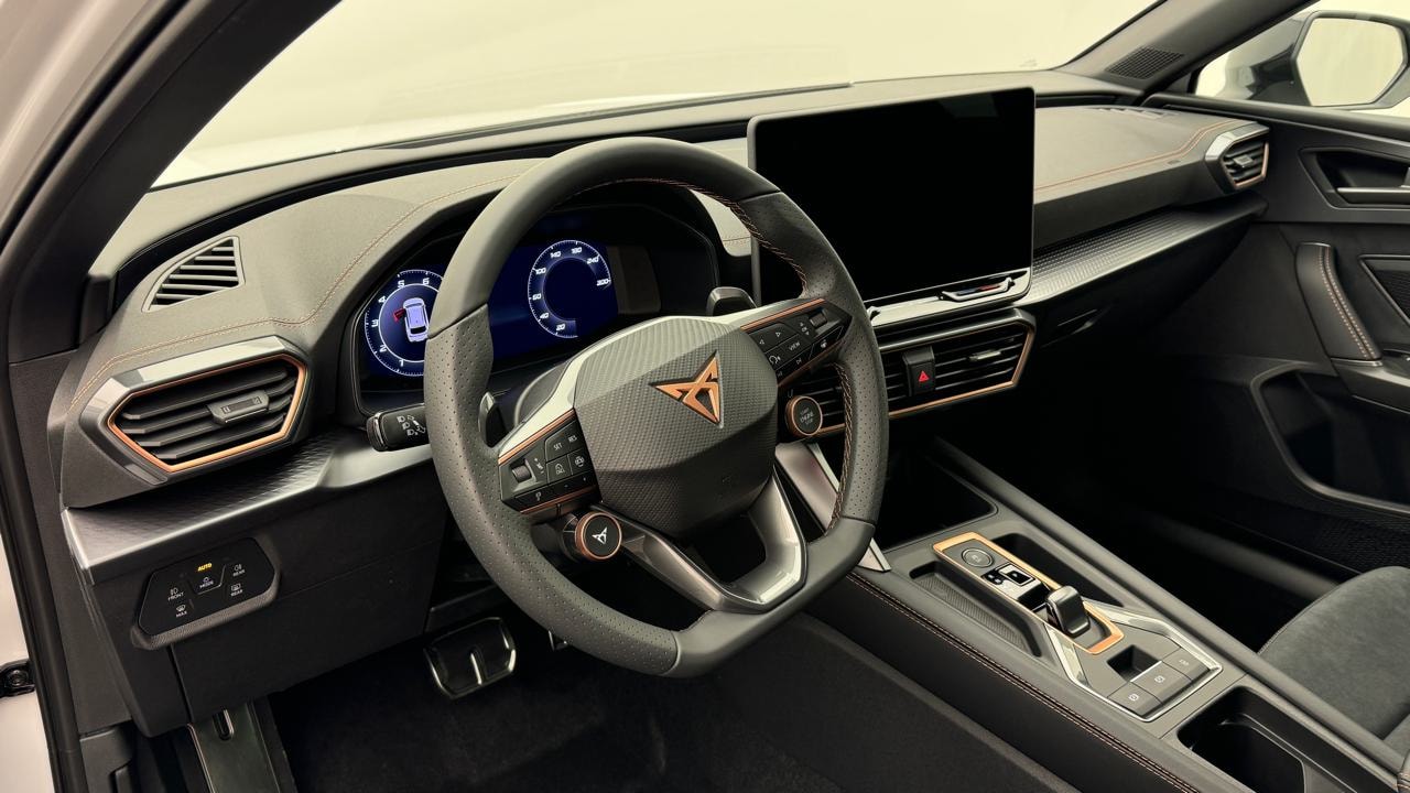 CUPRA LEON ST 1.5 e-HYBRID pHEV VZ Black Edition-image-6