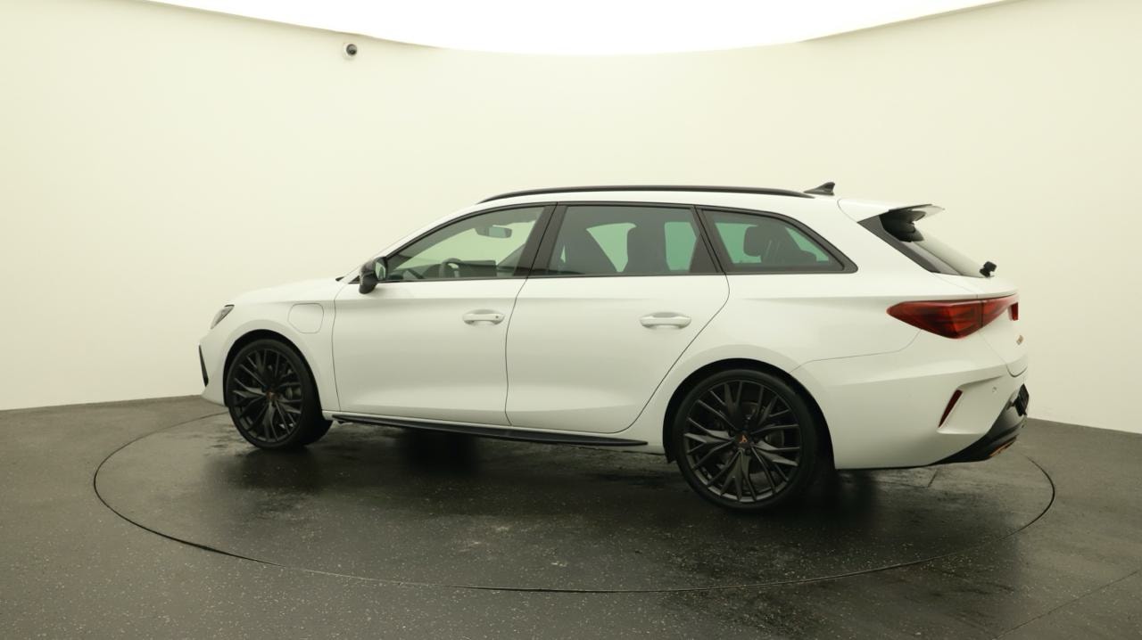 CUPRA LEON ST 1.5 e-HYBRID pHEV VZ Black Edition-image-2