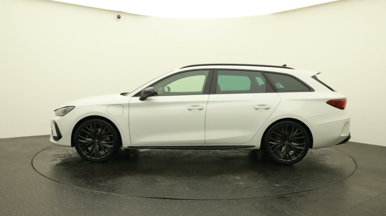 CUPRA LEON ST 1.5 e-HYBRID pHEV VZ Black Edition-image-1