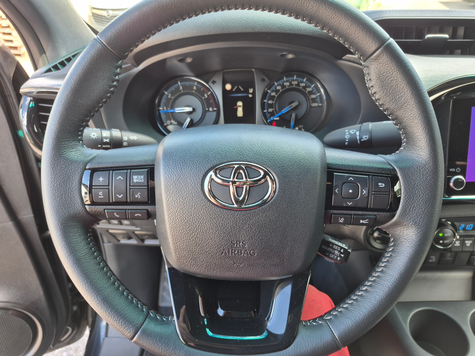 TOYOTA Hilux 2.8D-4D Invincible Extra Cab 4x4 A-image-20
