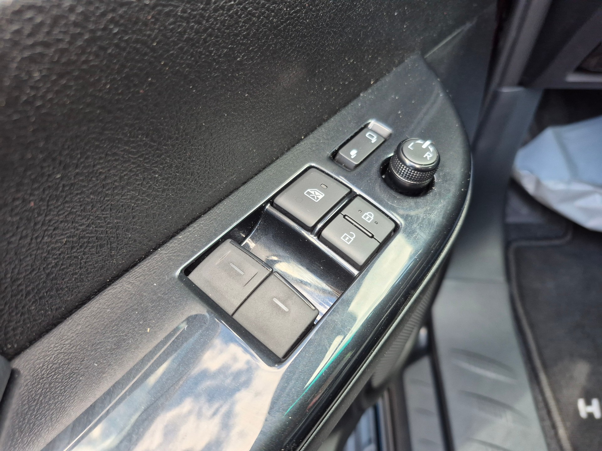 TOYOTA Hilux 2.8D-4D Invincible Extra Cab 4x4 A-image-15