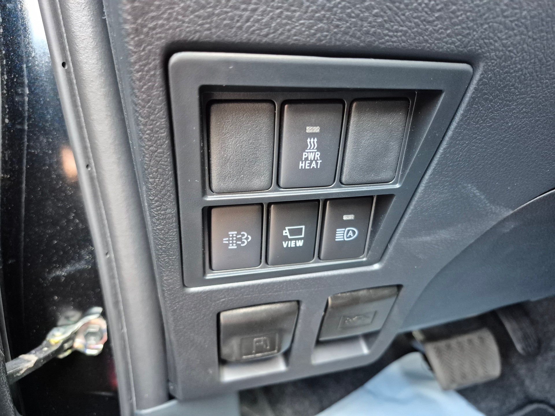 TOYOTA Hilux 2.8D-4D Invincible Extra Cab 4x4 A-image-16