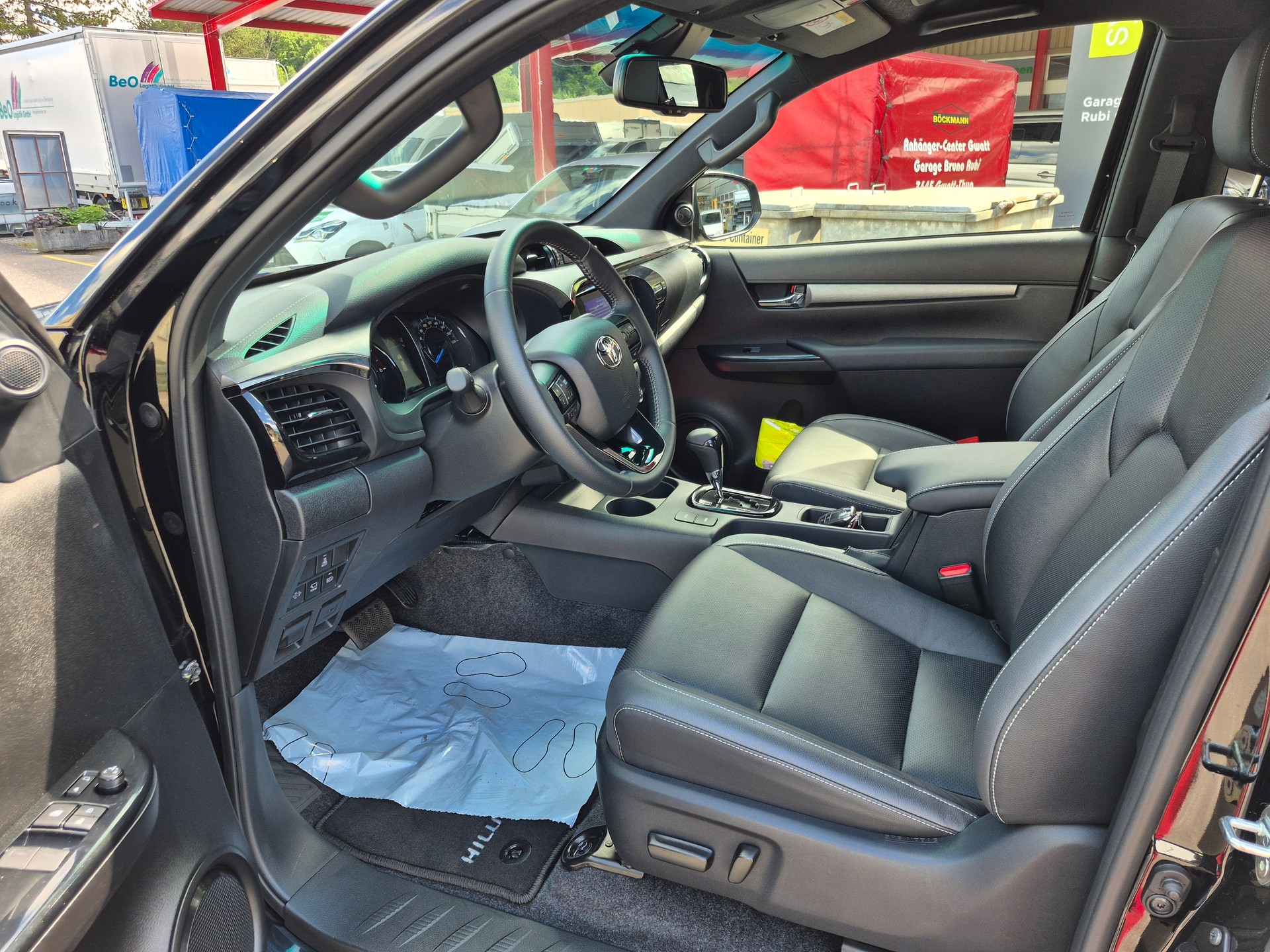 TOYOTA Hilux 2.8D-4D Invincible Extra Cab 4x4 A-image-10