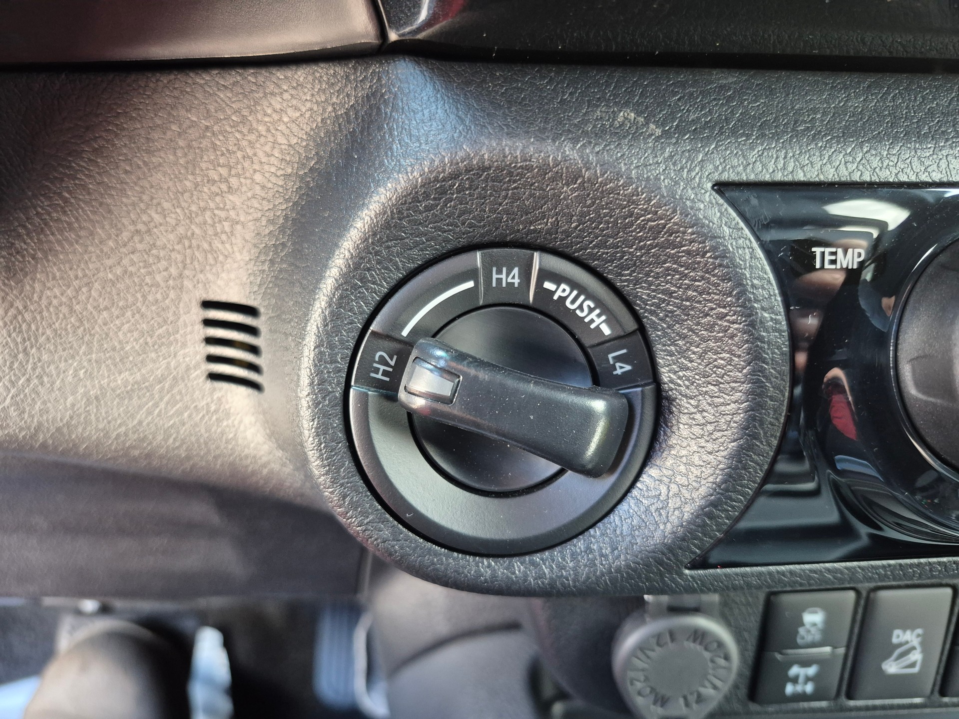 TOYOTA Hilux 2.8D-4D Invincible Extra Cab 4x4 A-image-22