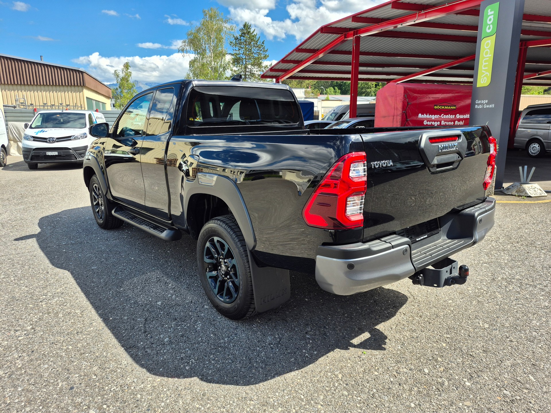 TOYOTA Hilux 2.8D-4D Invincible Extra Cab 4x4 A-image-6
