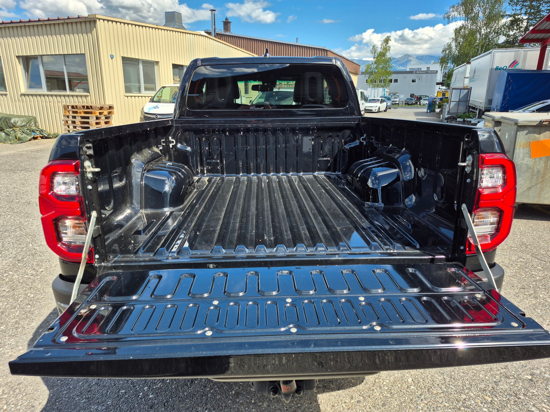 TOYOTA Hilux 2.8D-4D Invincible Extra Cab 4x4 A-image-8