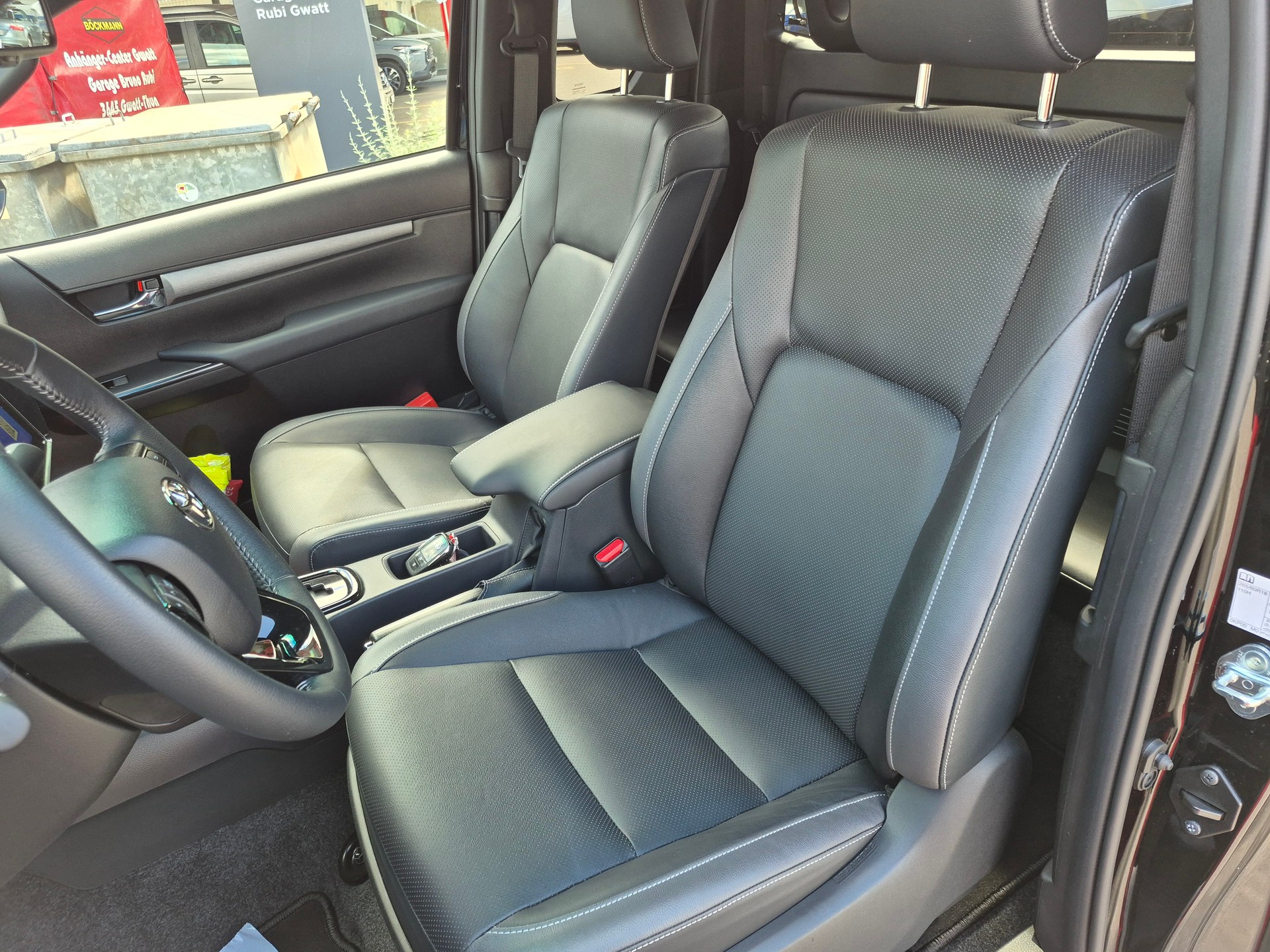 TOYOTA Hilux 2.8D-4D Invincible Extra Cab 4x4 A-image-13