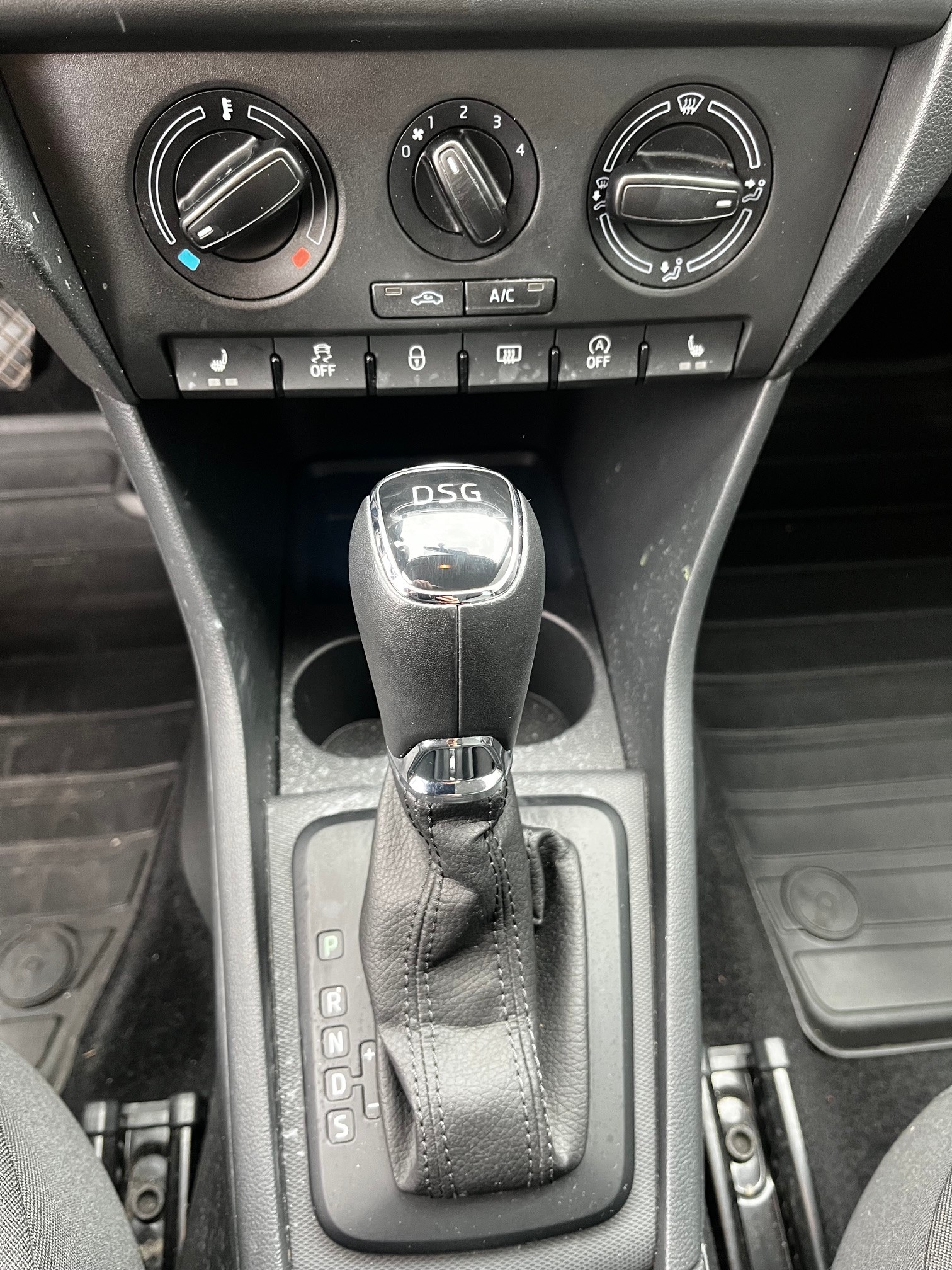SKODA Rapid Spaceback 1.4 TSI Active DSG-image-8