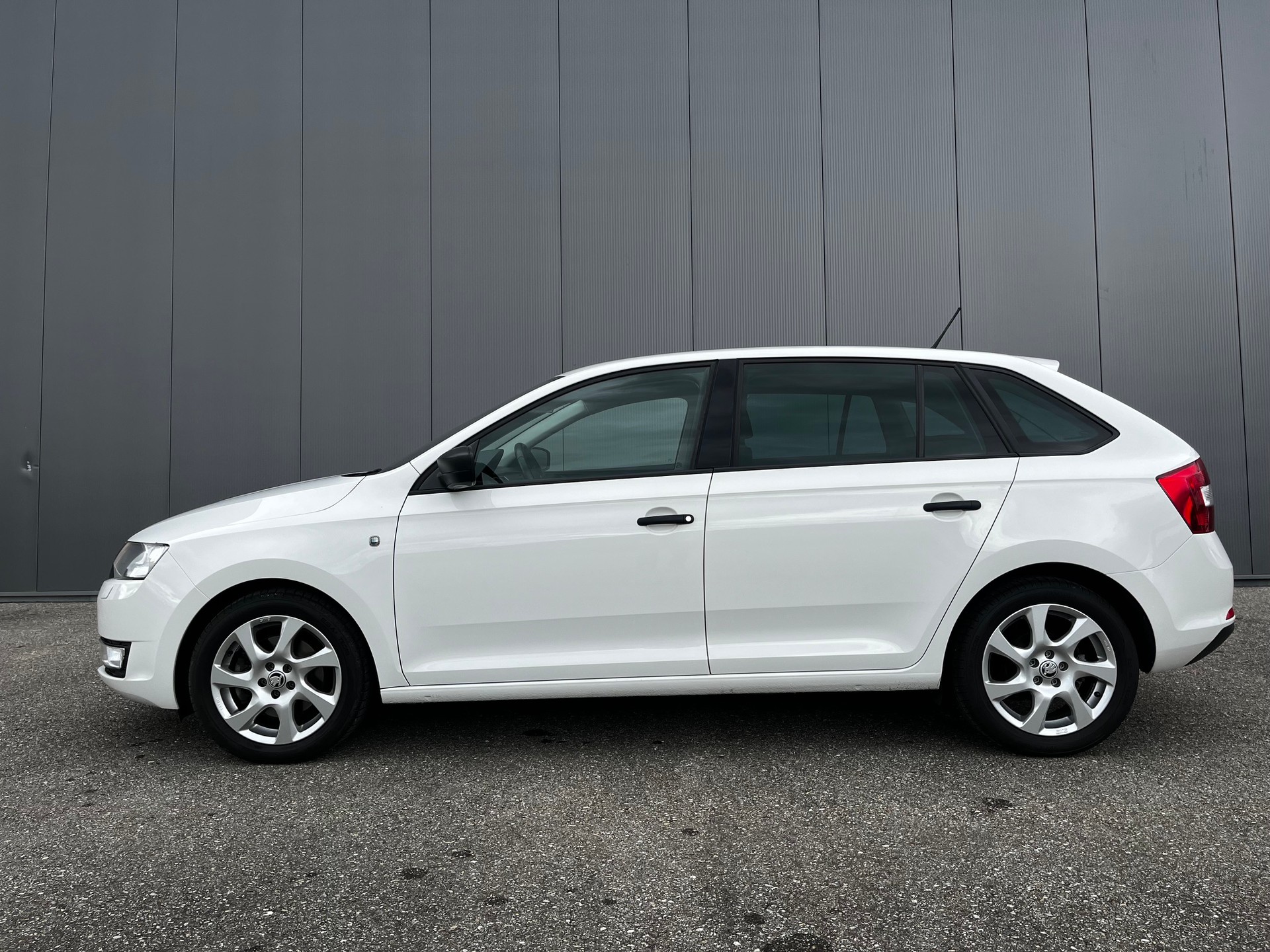 SKODA Rapid Spaceback 1.4 TSI Active DSG-image-3