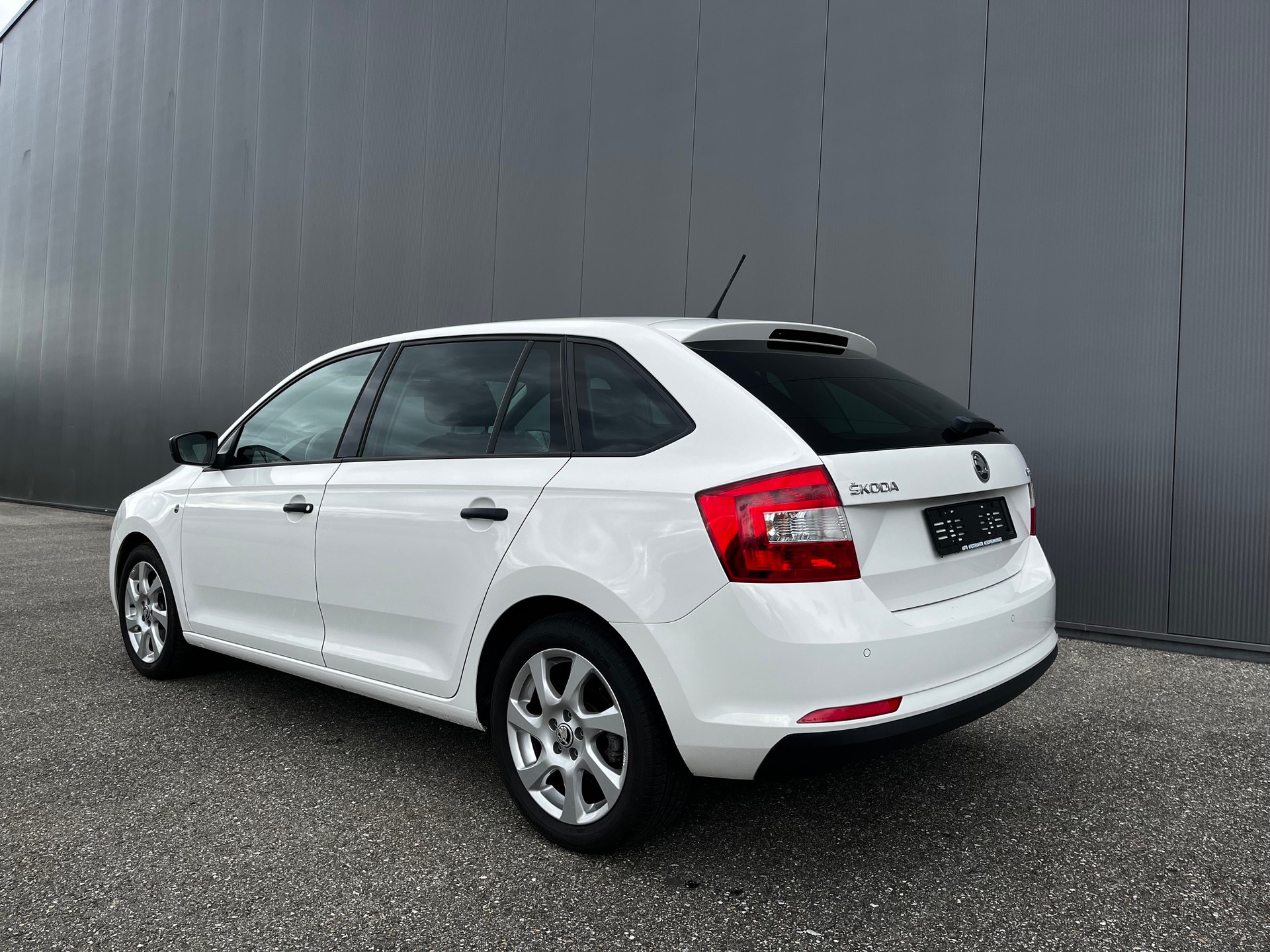 SKODA Rapid Spaceback 1.4 TSI Active DSG-image-2