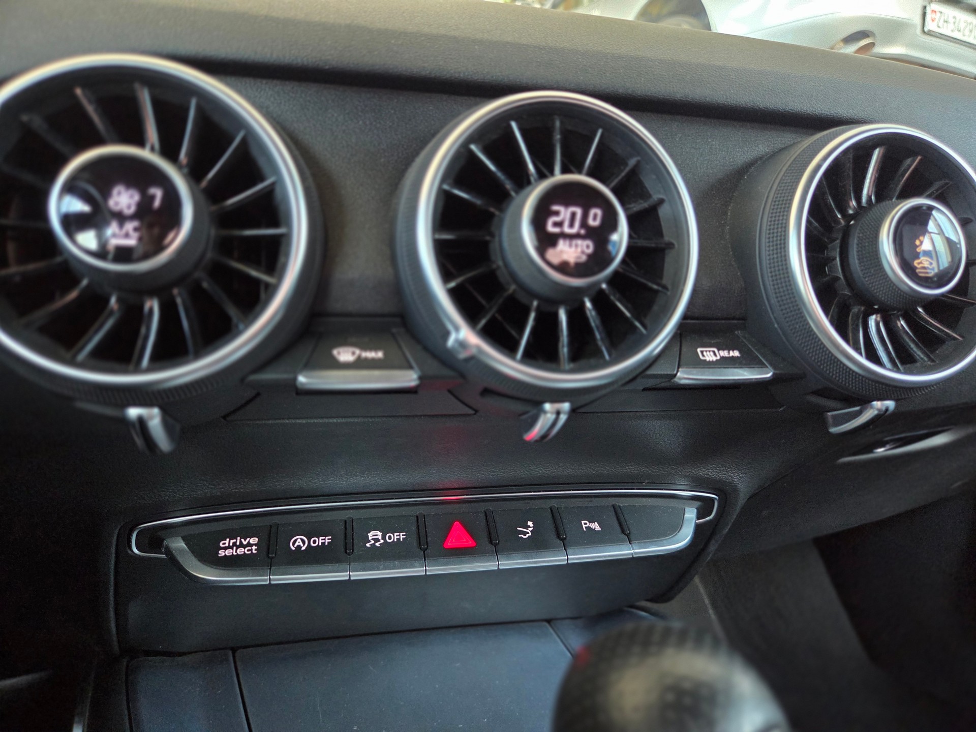 AUDI TT Coupé 1.8 TFSI S-tronic-image-8