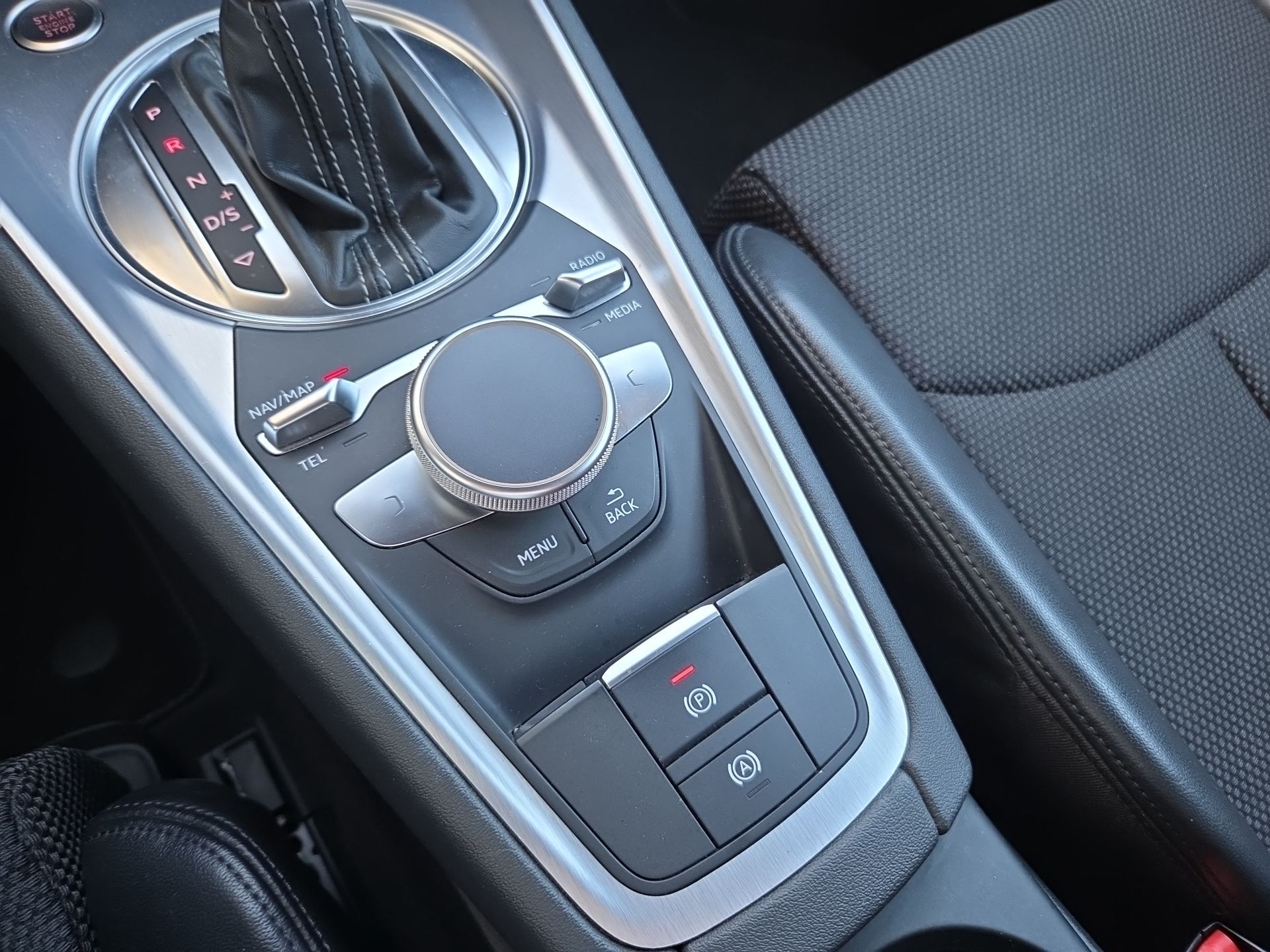 AUDI TT Coupé 1.8 TFSI S-tronic-image-9