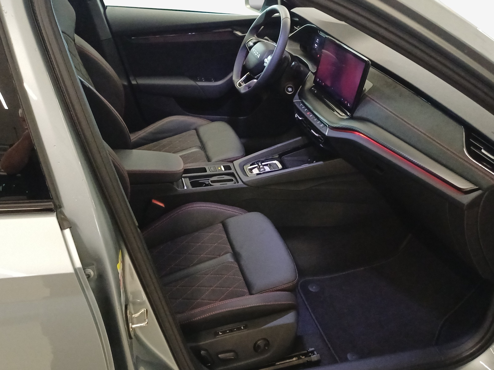 SKODA Octavia Combi 2.0 TSI DSG RS-image-15