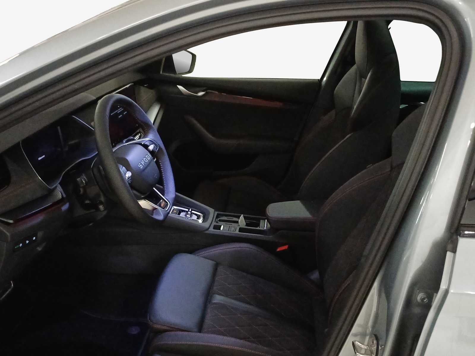 SKODA Octavia Combi 2.0 TSI DSG RS-image-23
