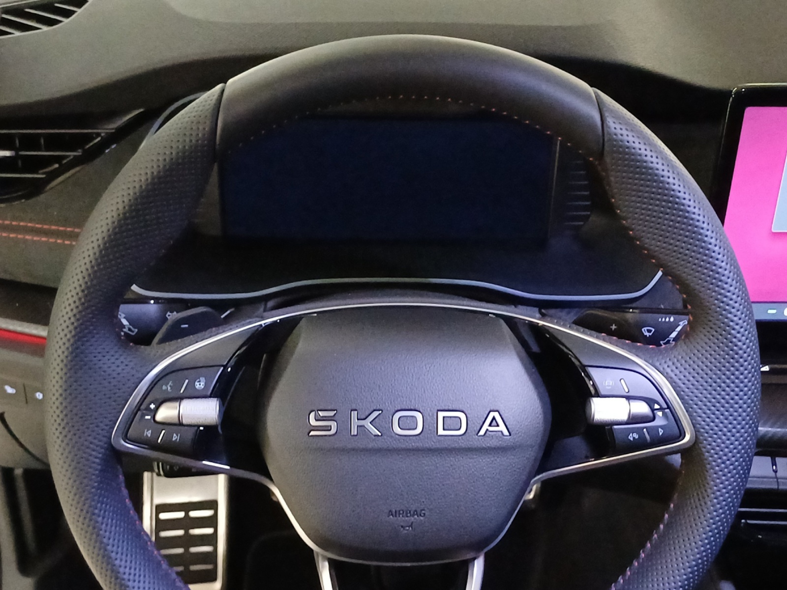 SKODA Octavia Combi 2.0 TSI DSG RS-image-25