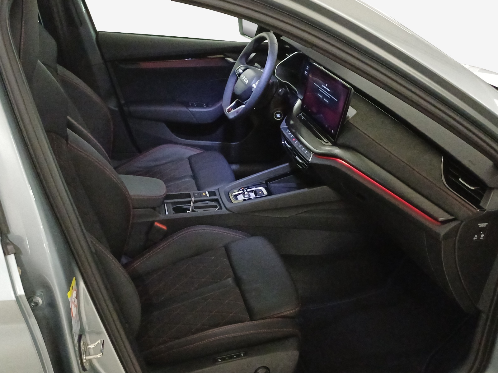 SKODA Octavia Combi 2.0 TSI DSG RS-image-31