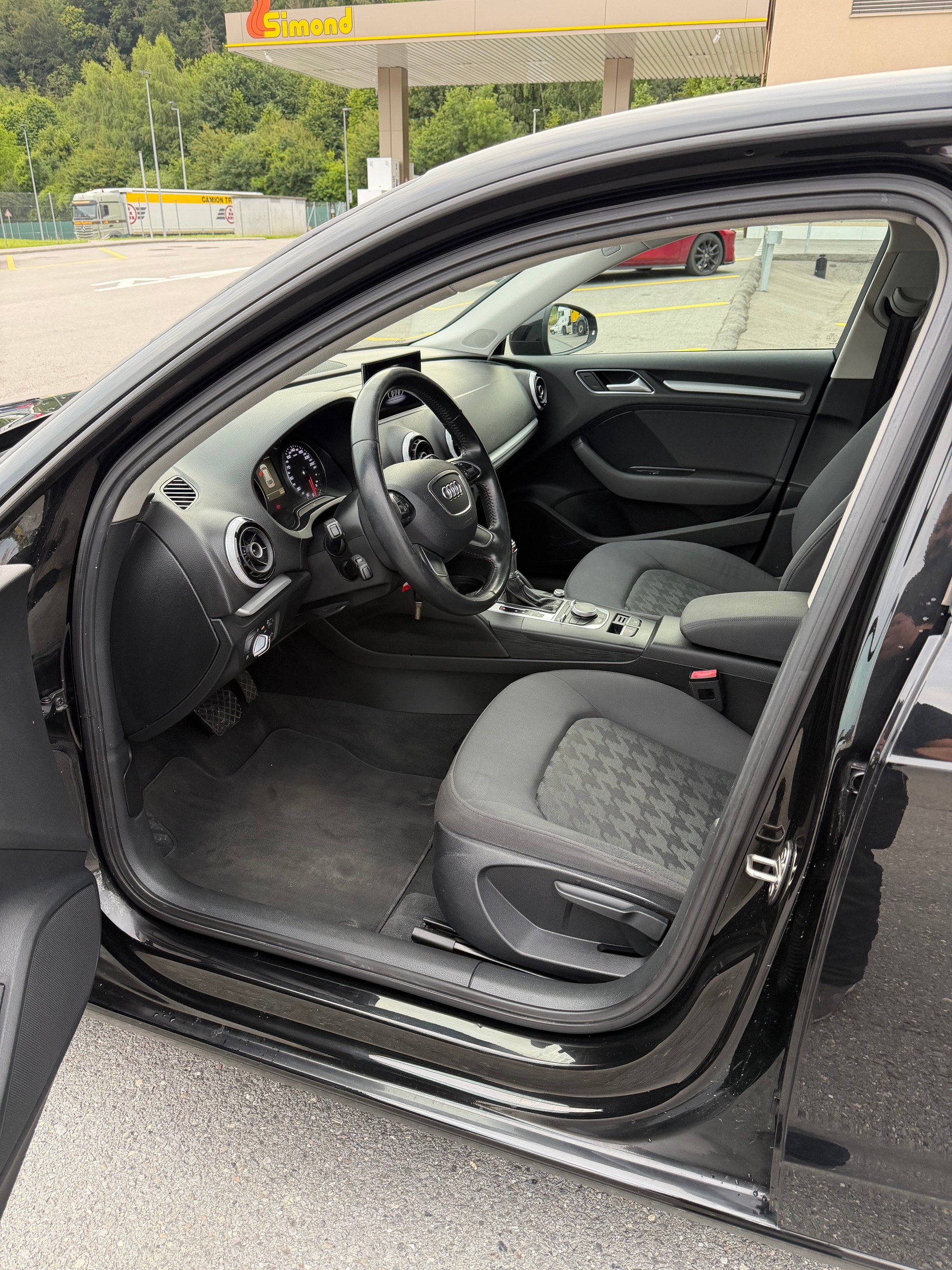 AUDI A3 Sportback 1.4 TFSI Ambition S-tronic-image-4