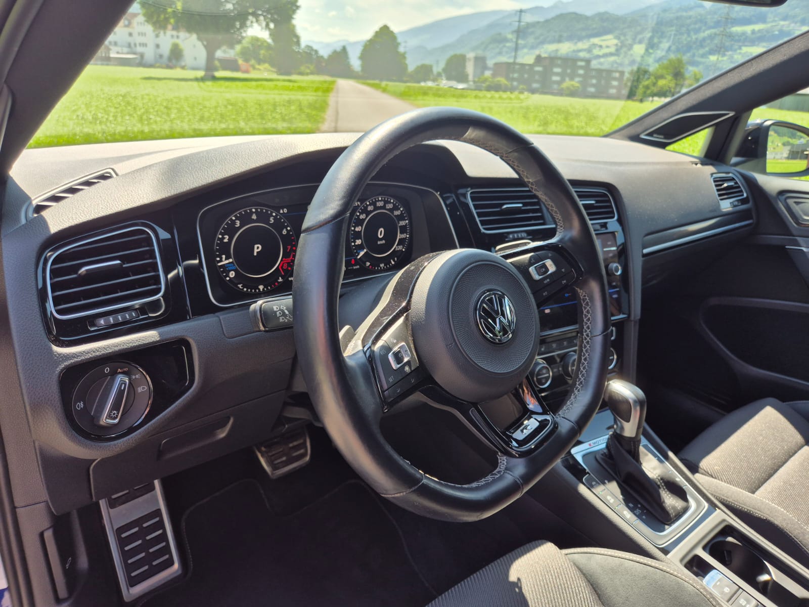 VW 2.0 TSI R DSG 4motion-image-4