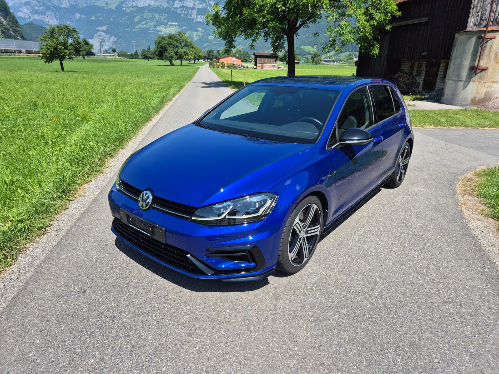 VW 2.0 TSI R DSG 4motion-image-0