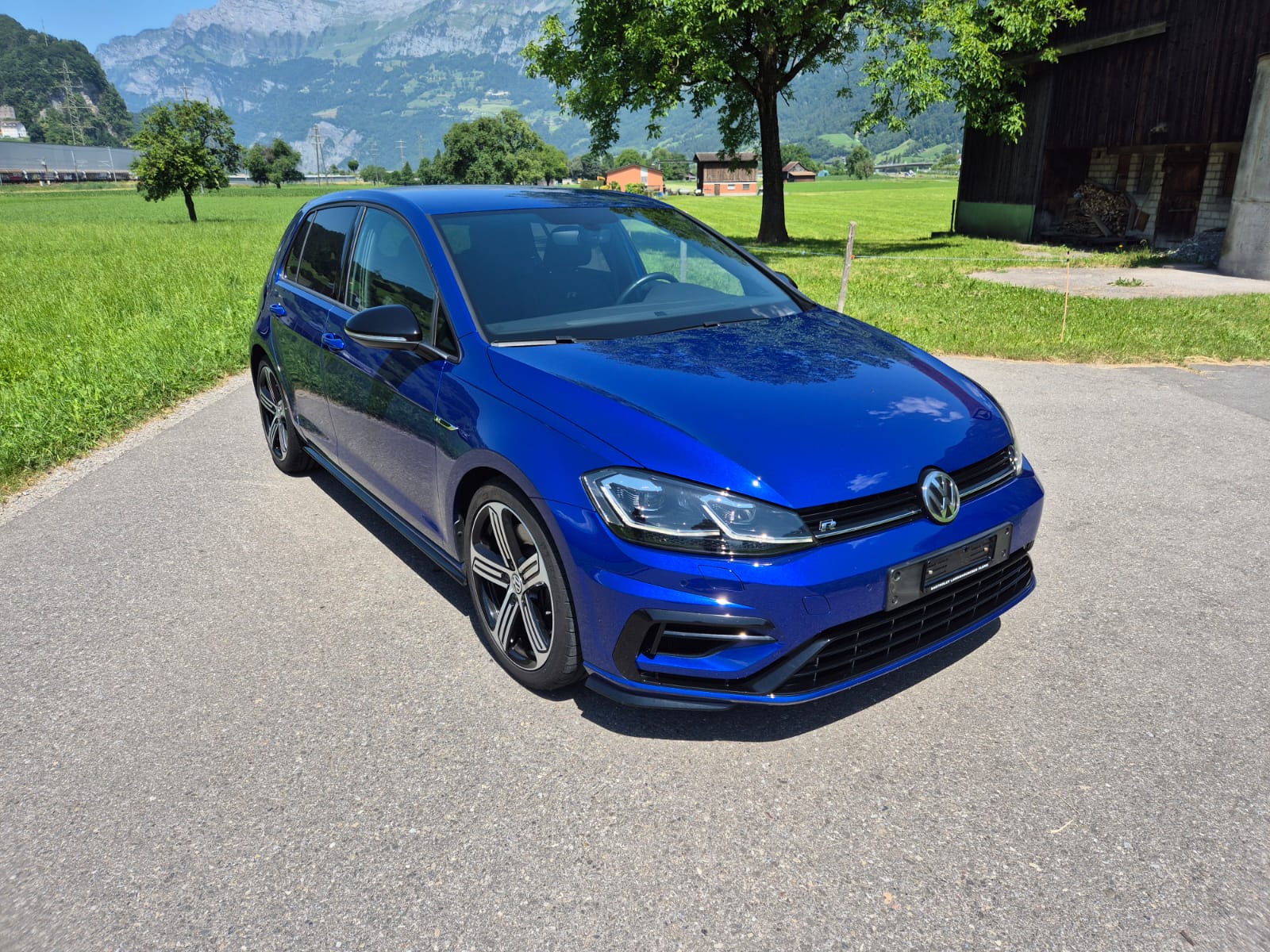 VW 2.0 TSI R DSG 4motion-image-1