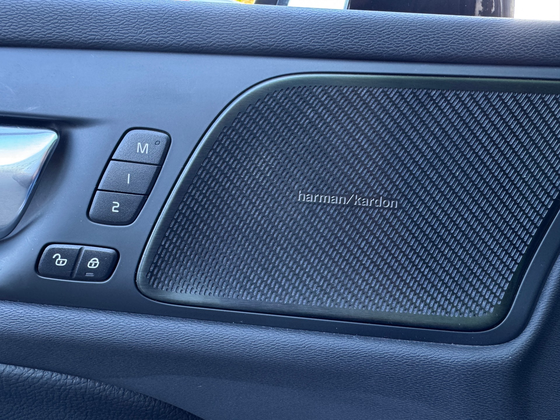 VOLVO V60 T6 eAWD Twin Engine Inscription Geartronic-image-9