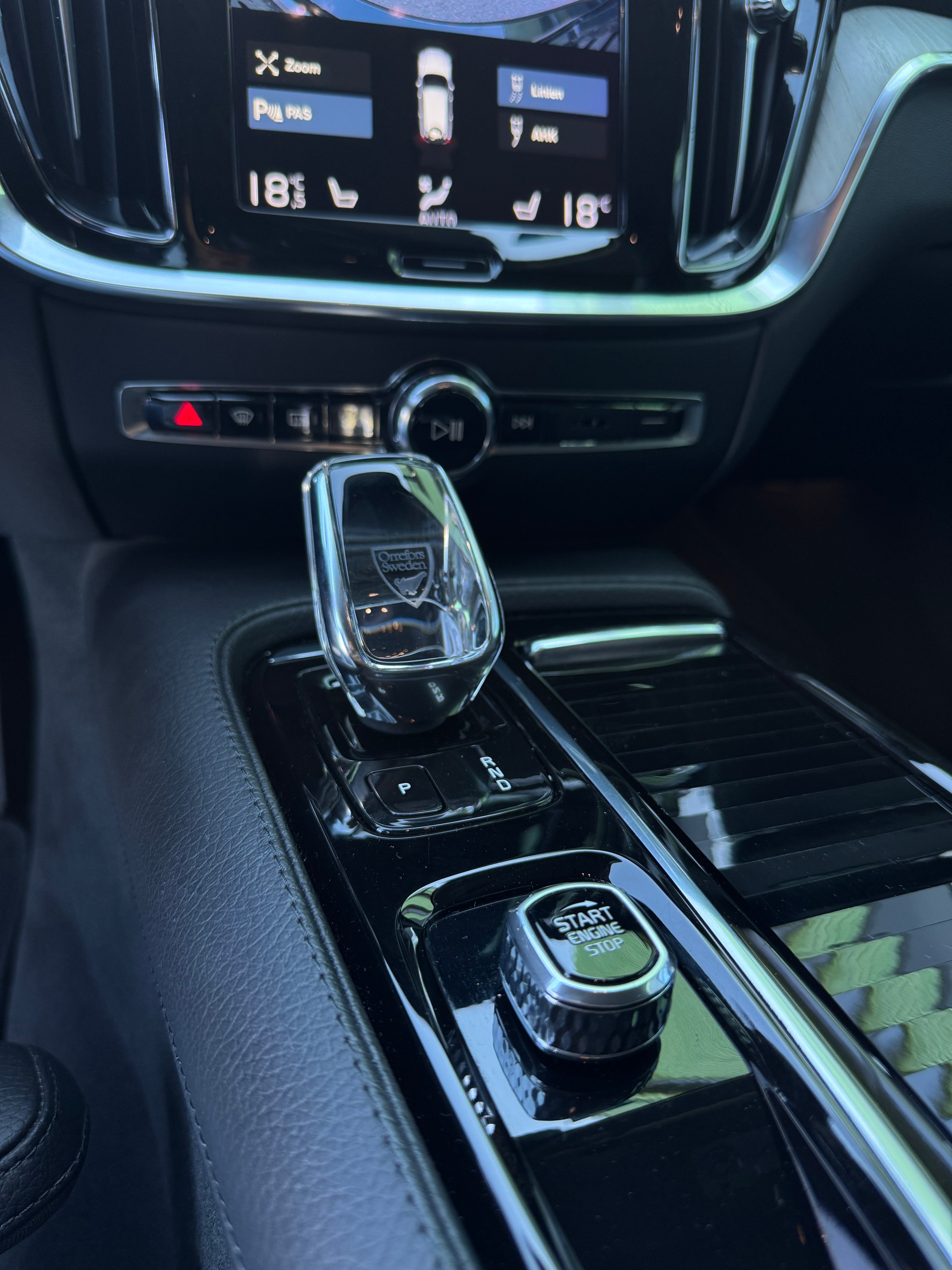 VOLVO V60 T6 eAWD Twin Engine Inscription Geartronic-image-10