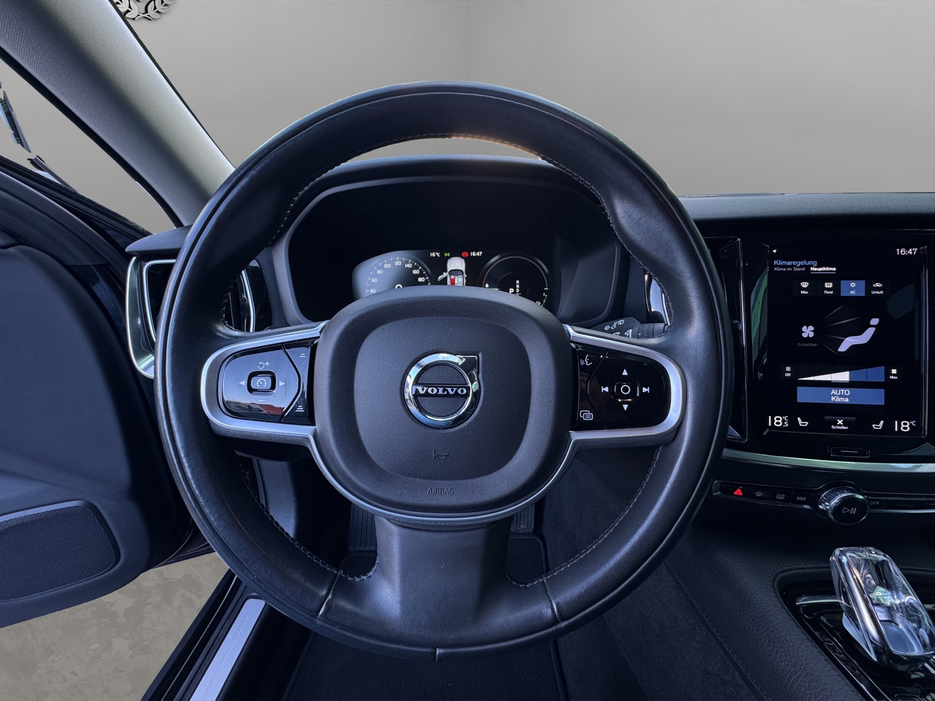 VOLVO V60 T6 eAWD Twin Engine Inscription Geartronic-image-12