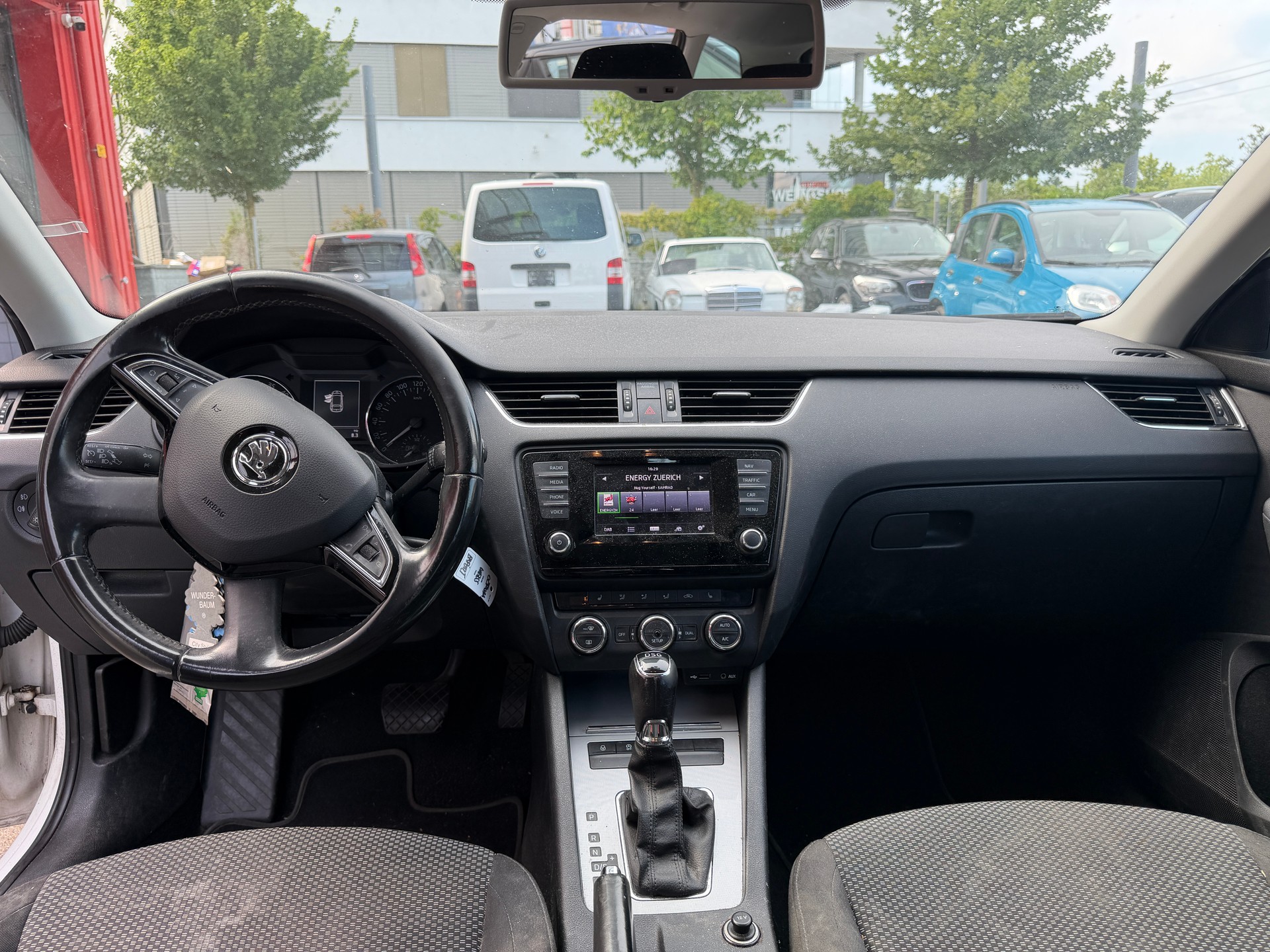 SKODA Fabia 1.2 Ambition-image-9