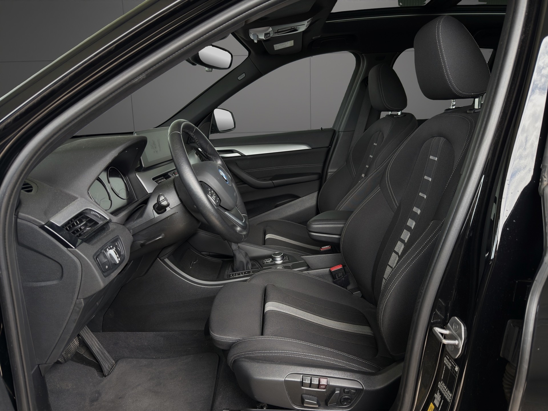 BMW X1 xDrive 25e Steptronic-image-5