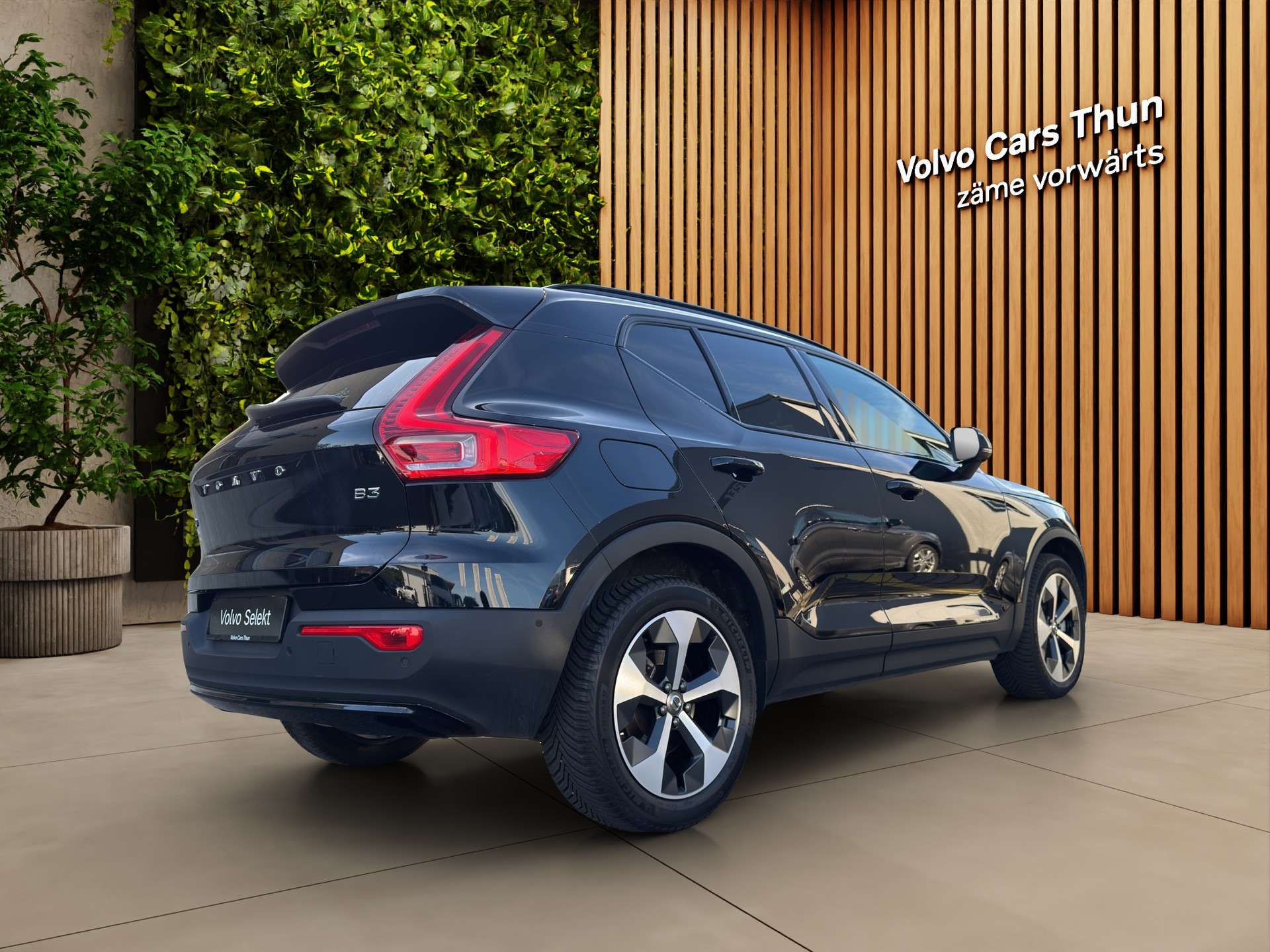 VOLVO XC40 2.0 B3 MH Plus Dark-image-5