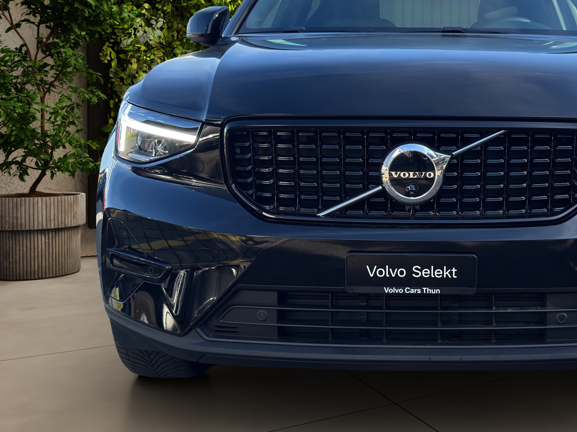 VOLVO XC40 2.0 B3 MH Plus Dark-image-8